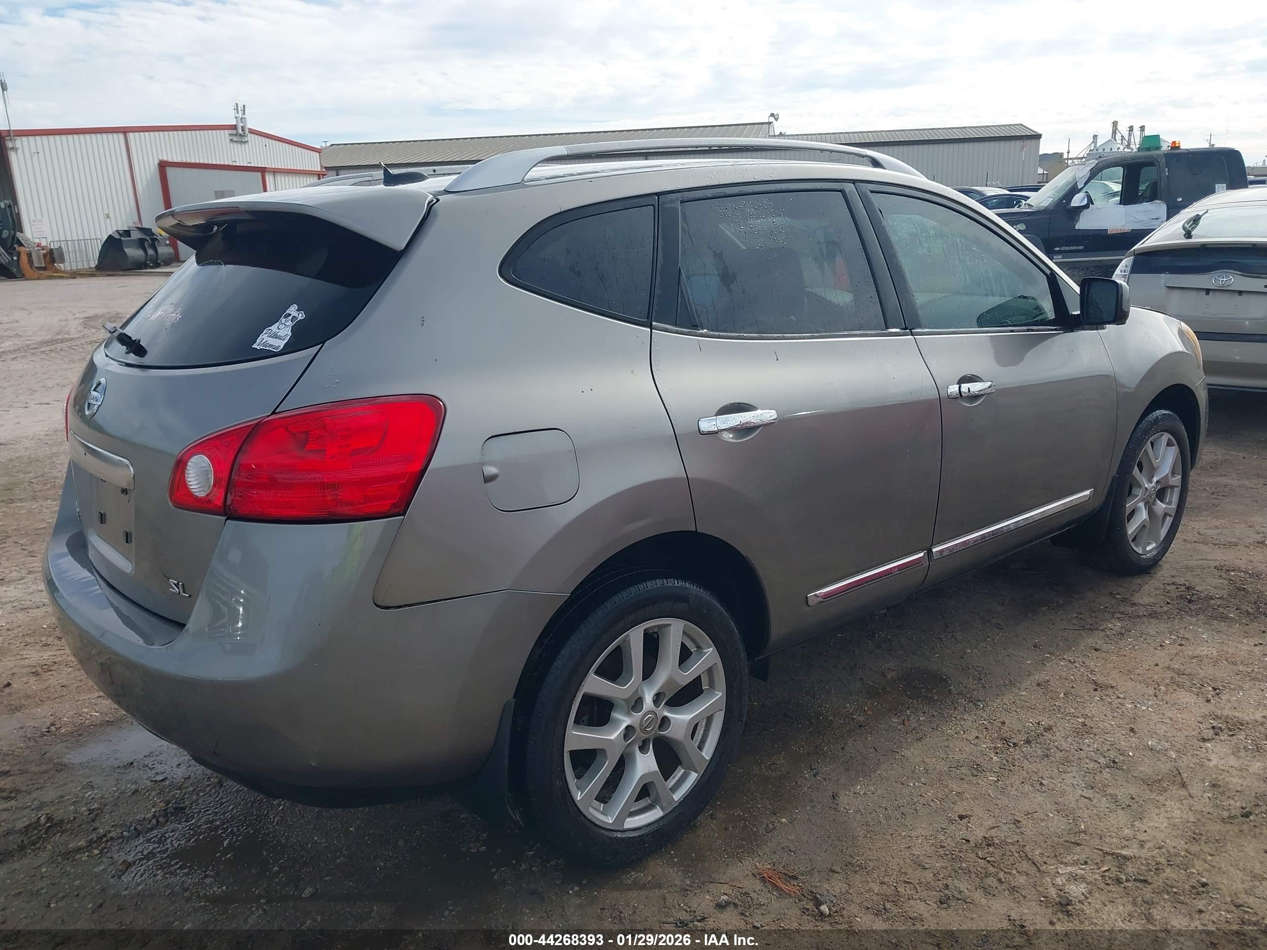 NISSAN ROGUE image 4