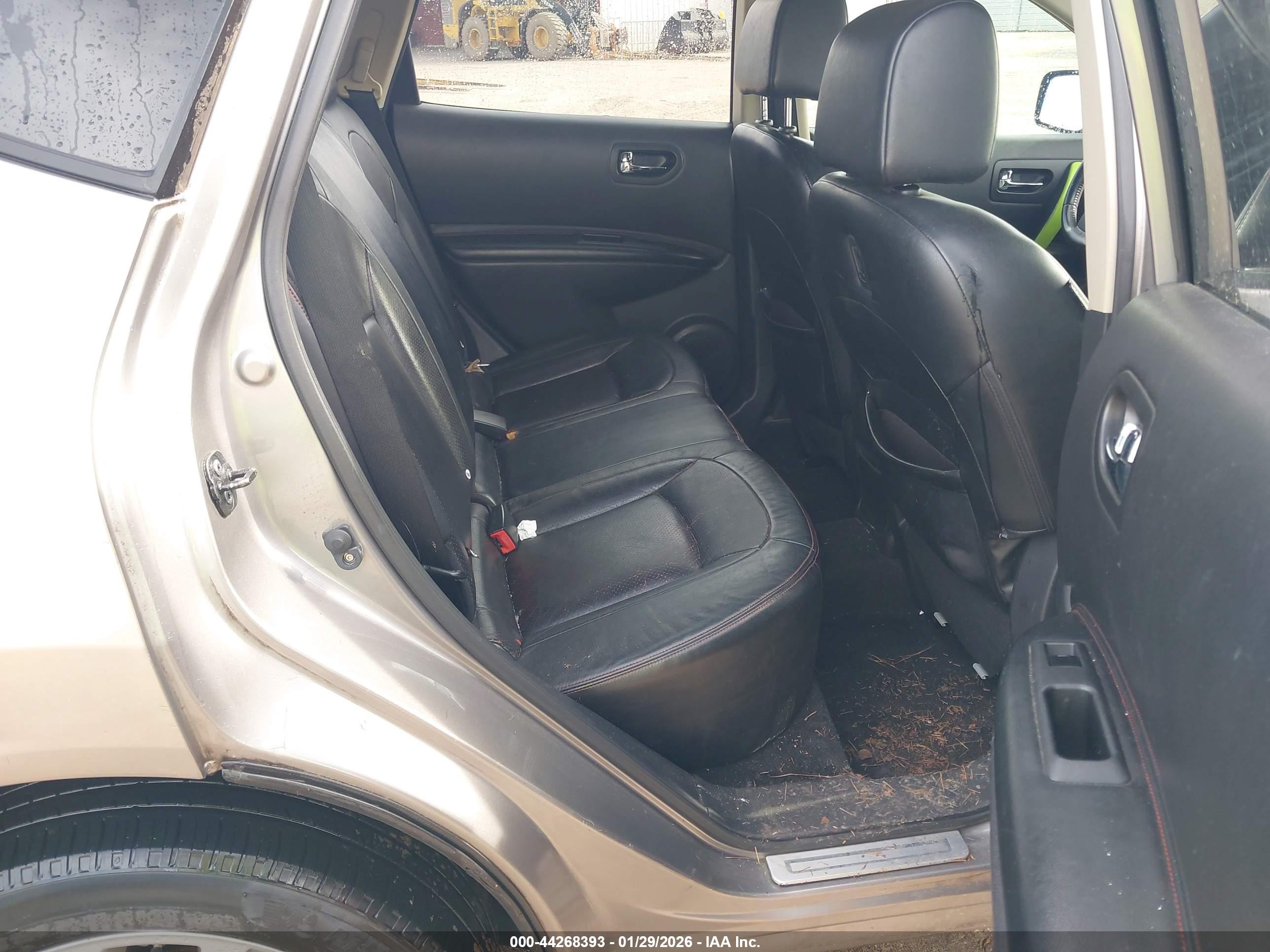 NISSAN ROGUE image 8