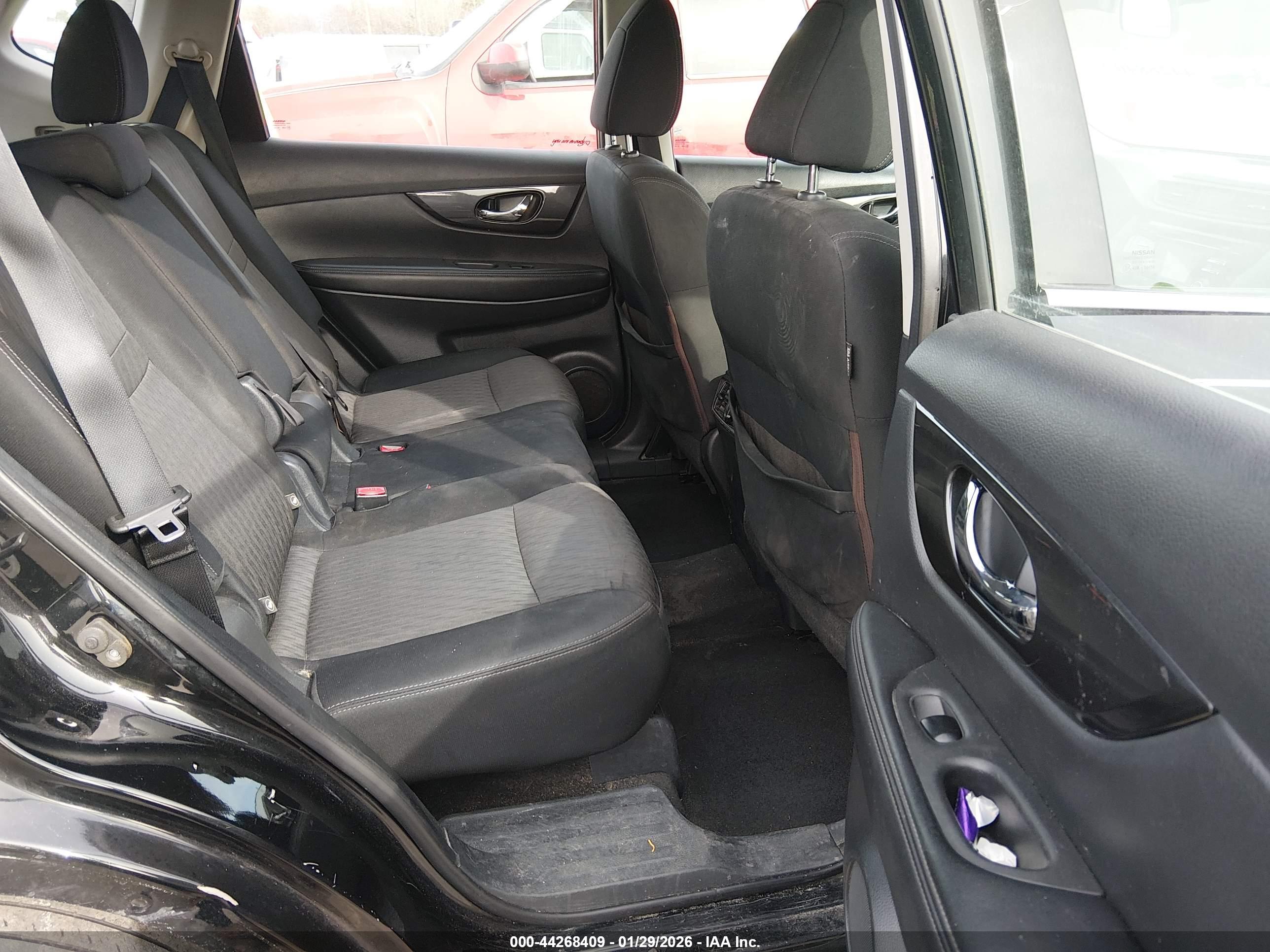 NISSAN ROGUE image 8