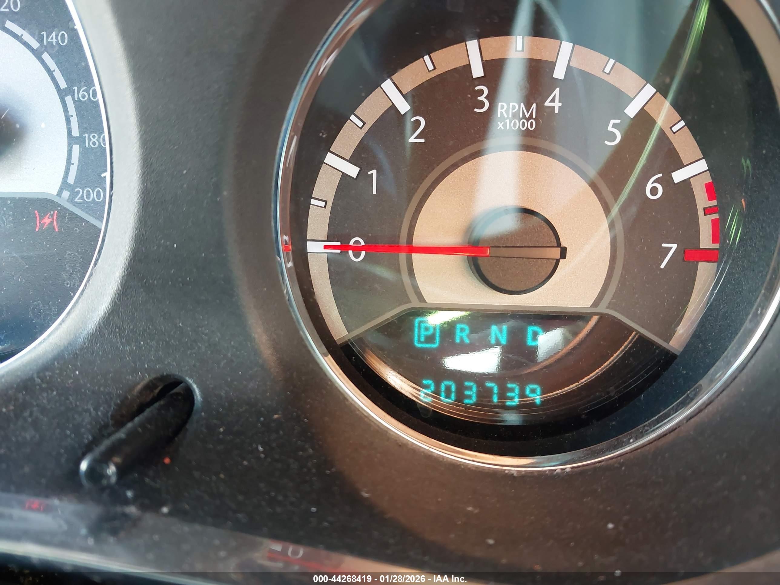CHRYSLER 200 image 7