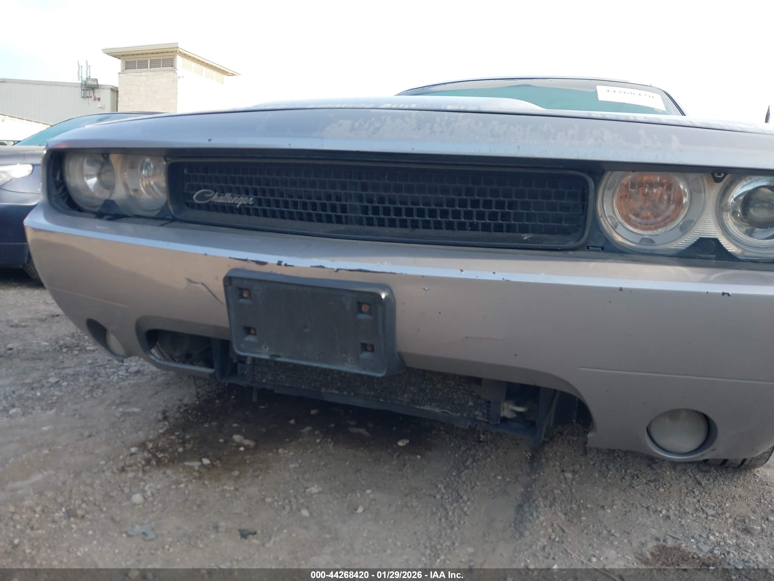 DODGE CHALLENGER image 6