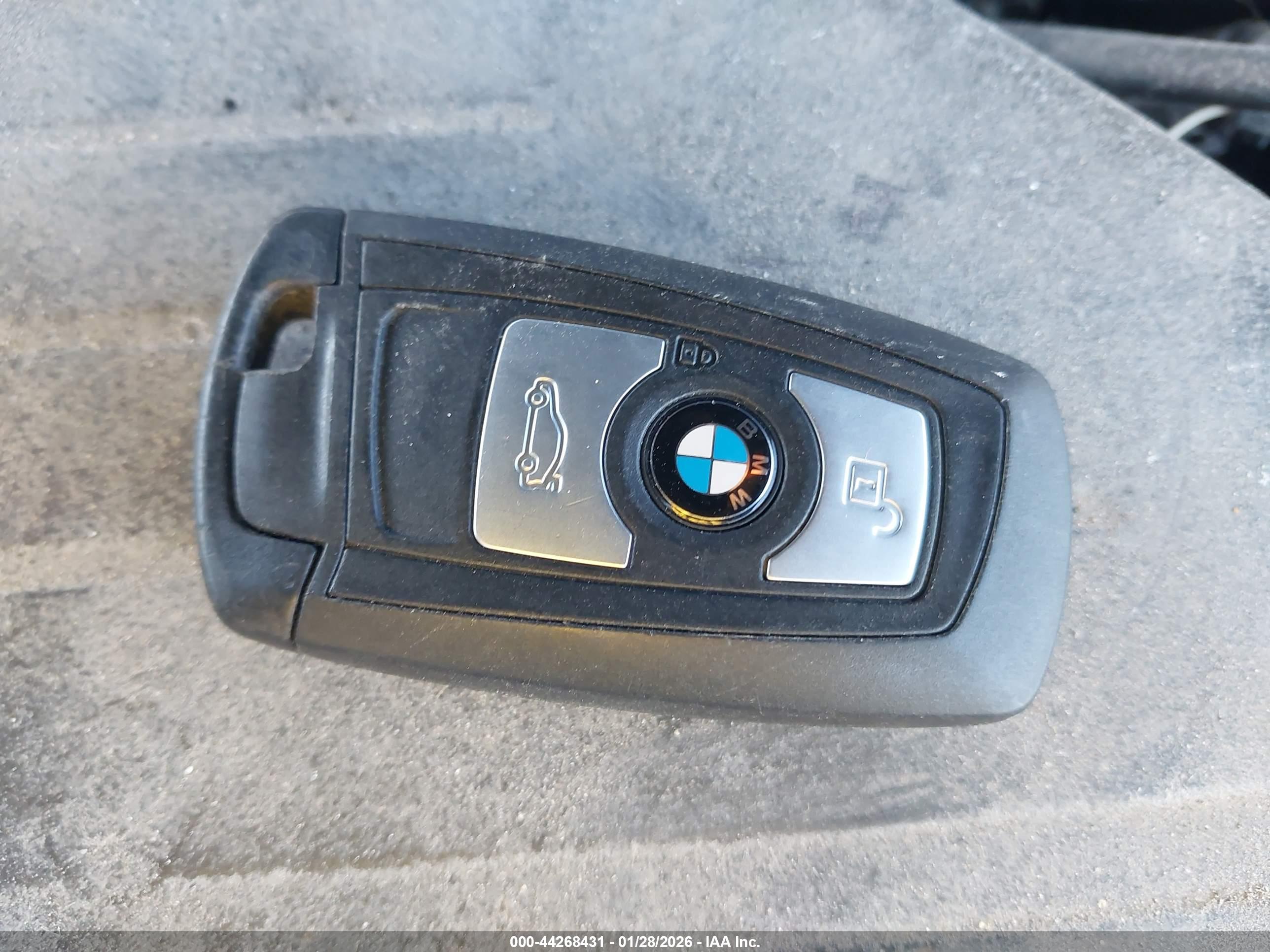 BMW 320I image 11