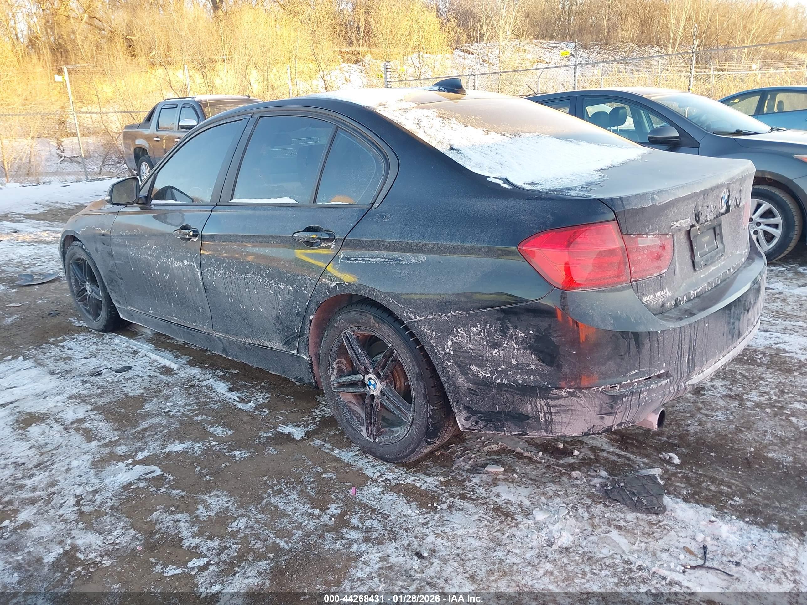 BMW 320I image 3