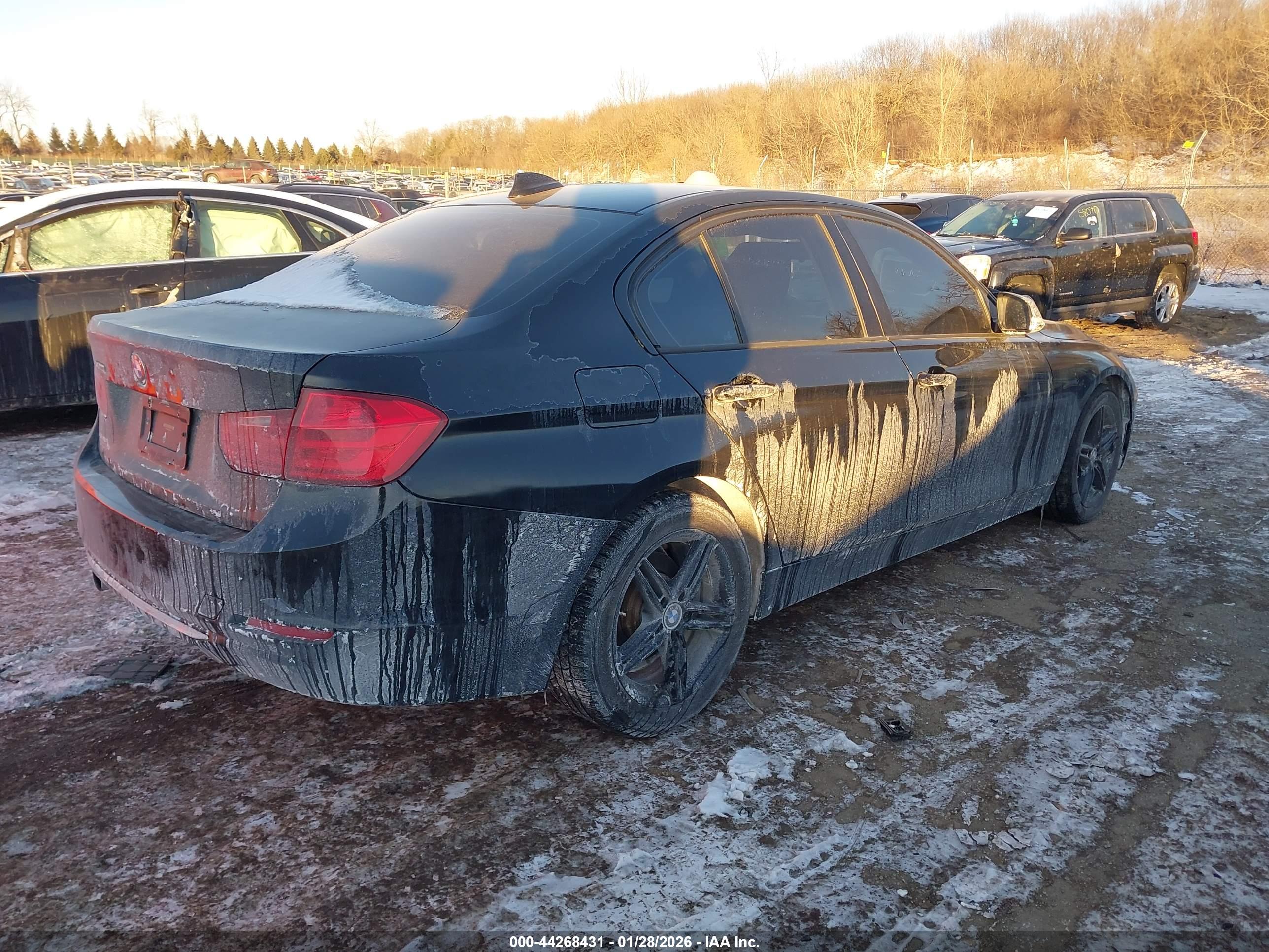 BMW 320I image 4