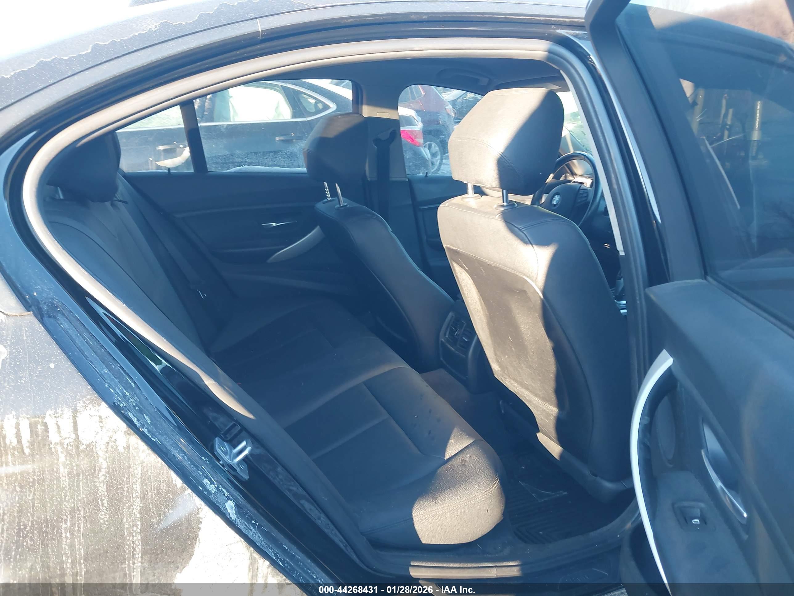 BMW 320I image 8