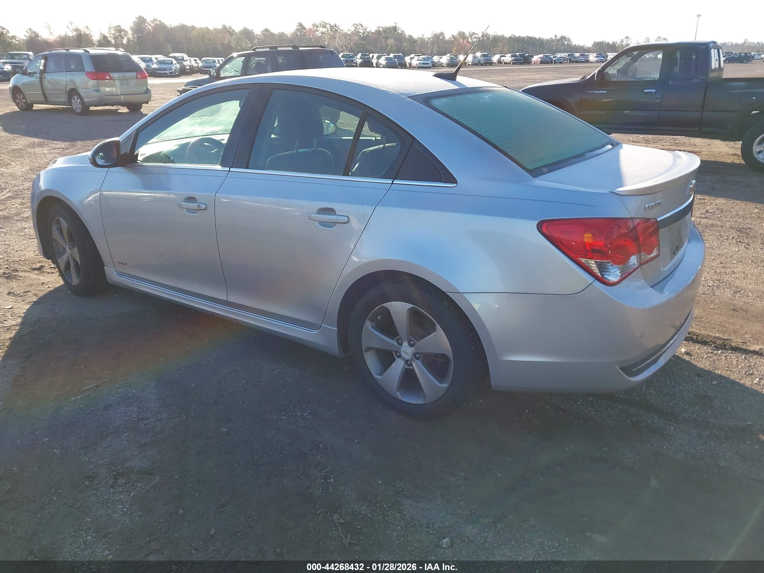 CHEVROLET CRUZE image 3