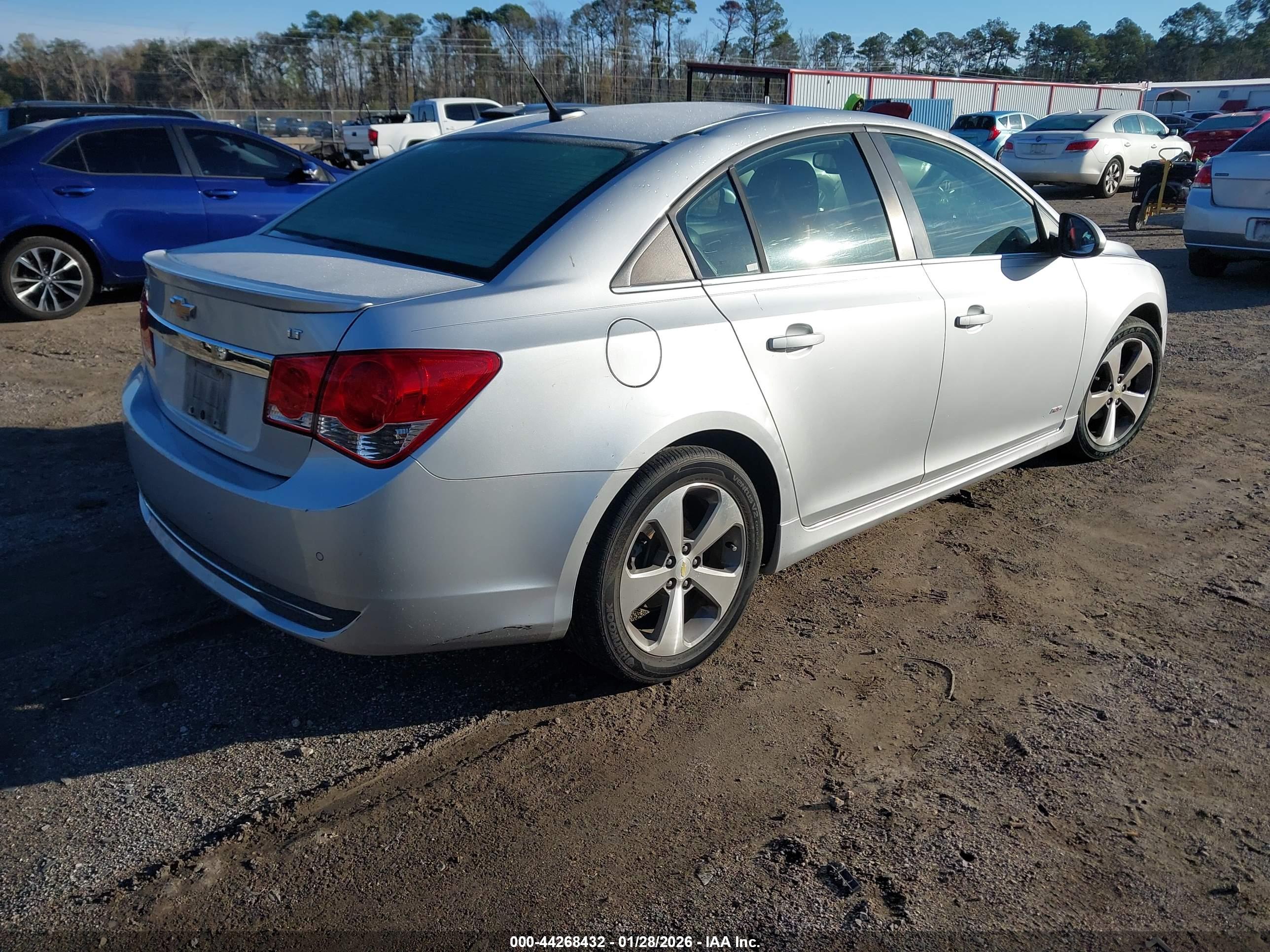 CHEVROLET CRUZE image 4