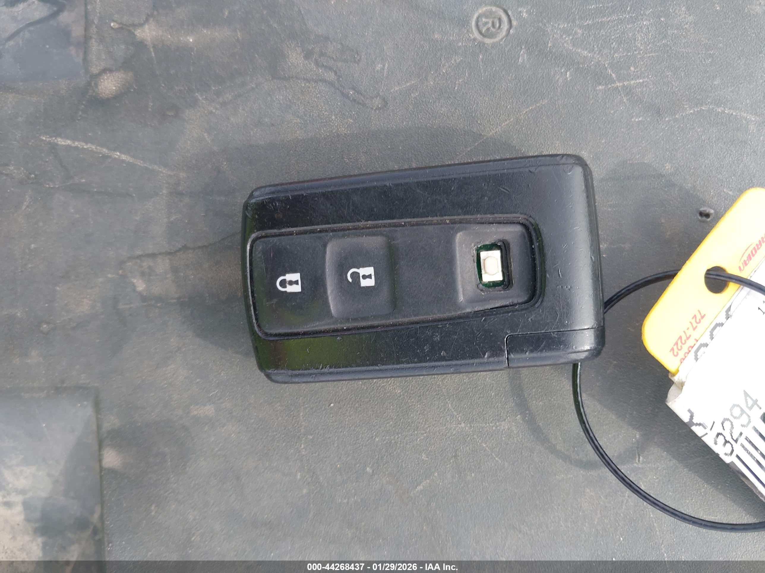 TOYOTA PRIUS image 11