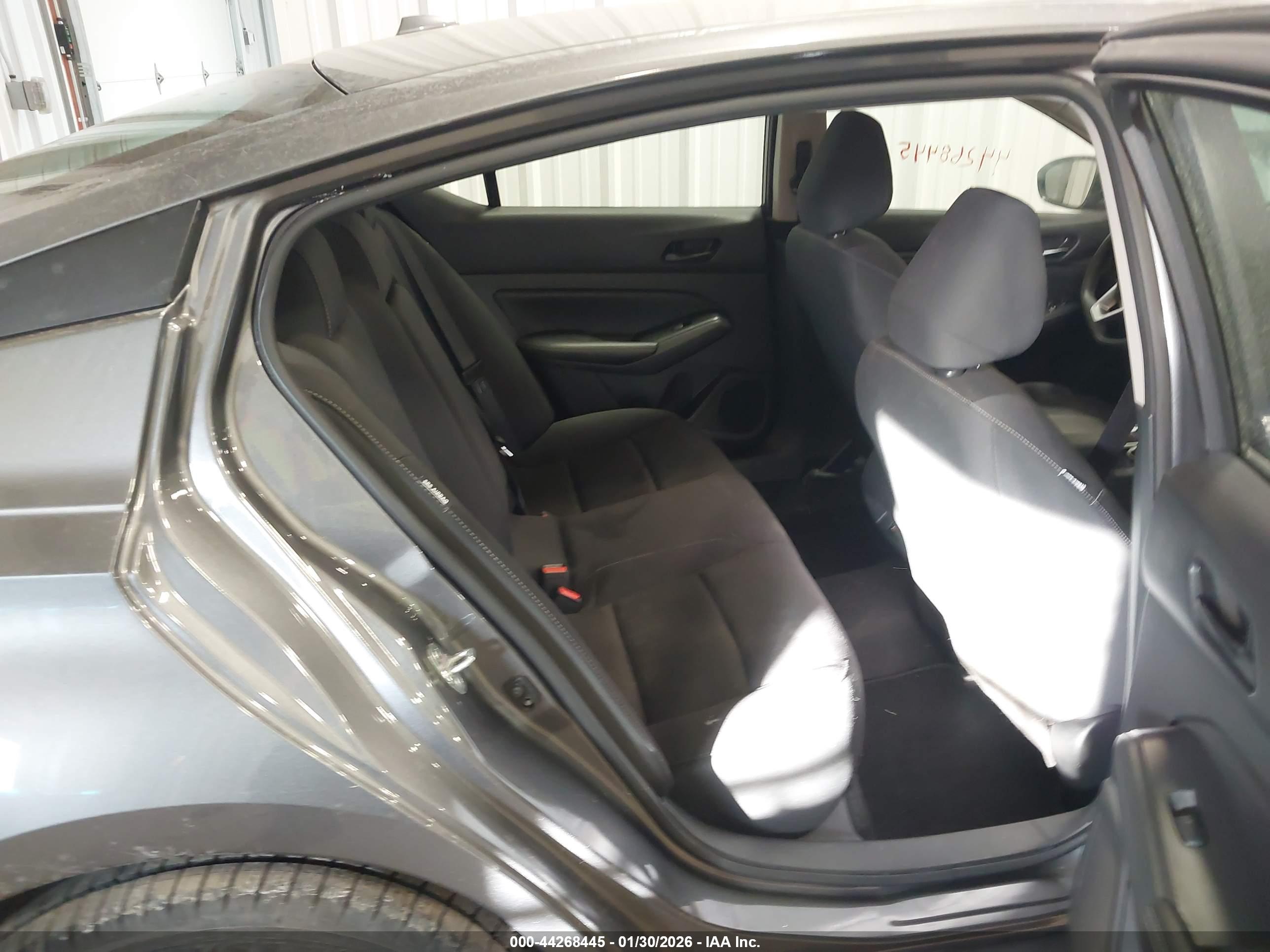 NISSAN ALTIMA image 8