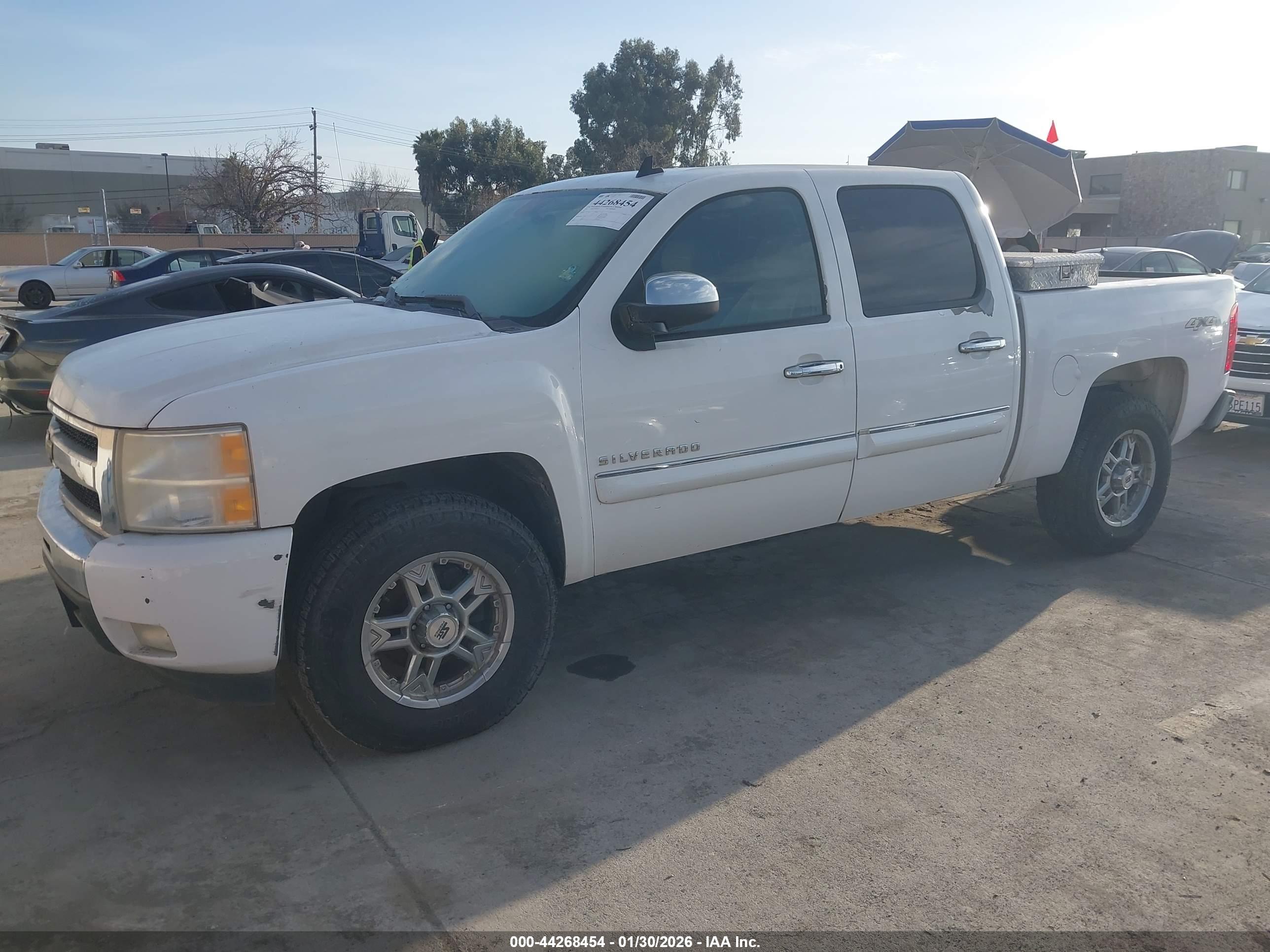 CHEVROLET SILVERADO image 2