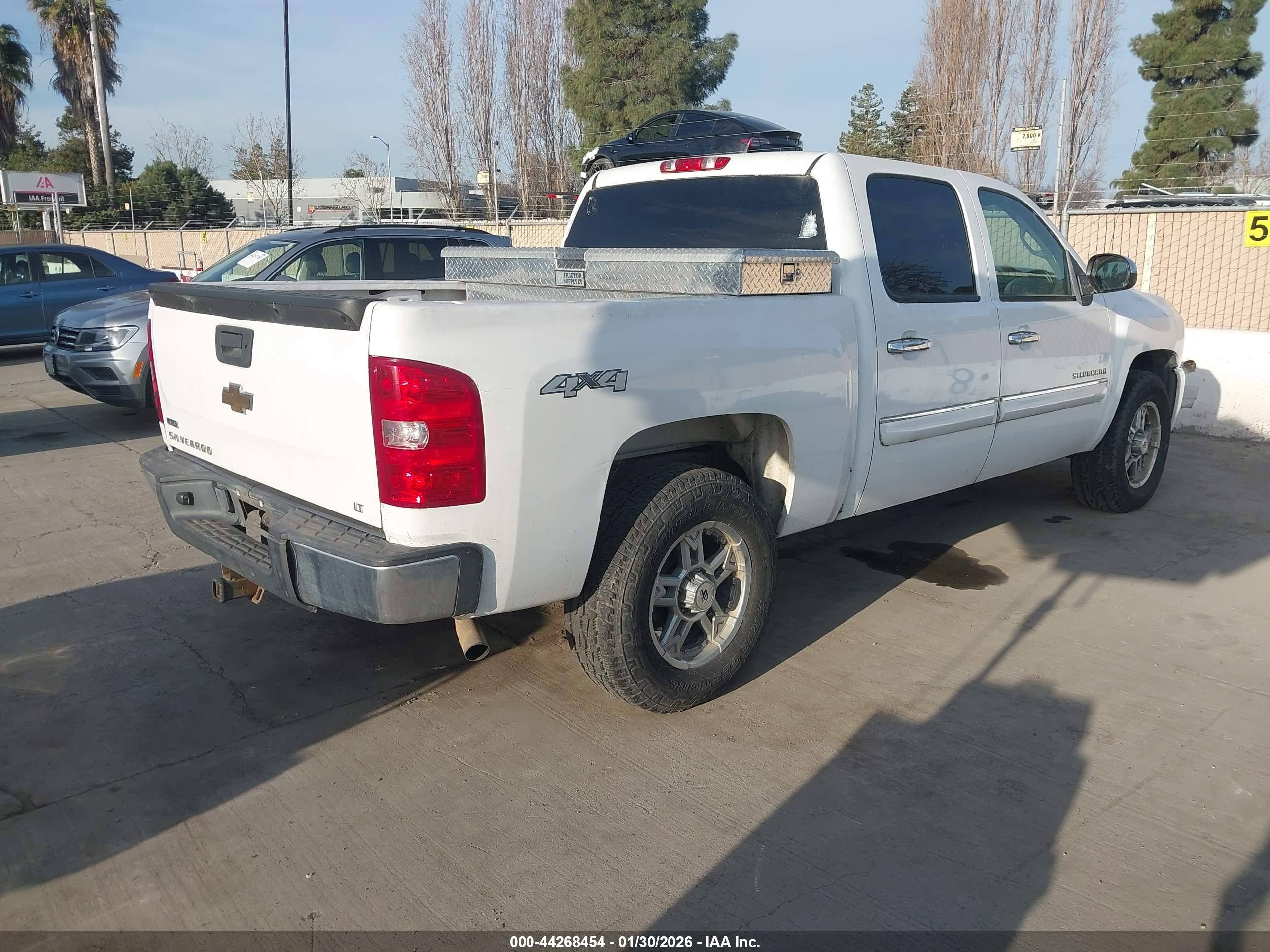 CHEVROLET SILVERADO image 4