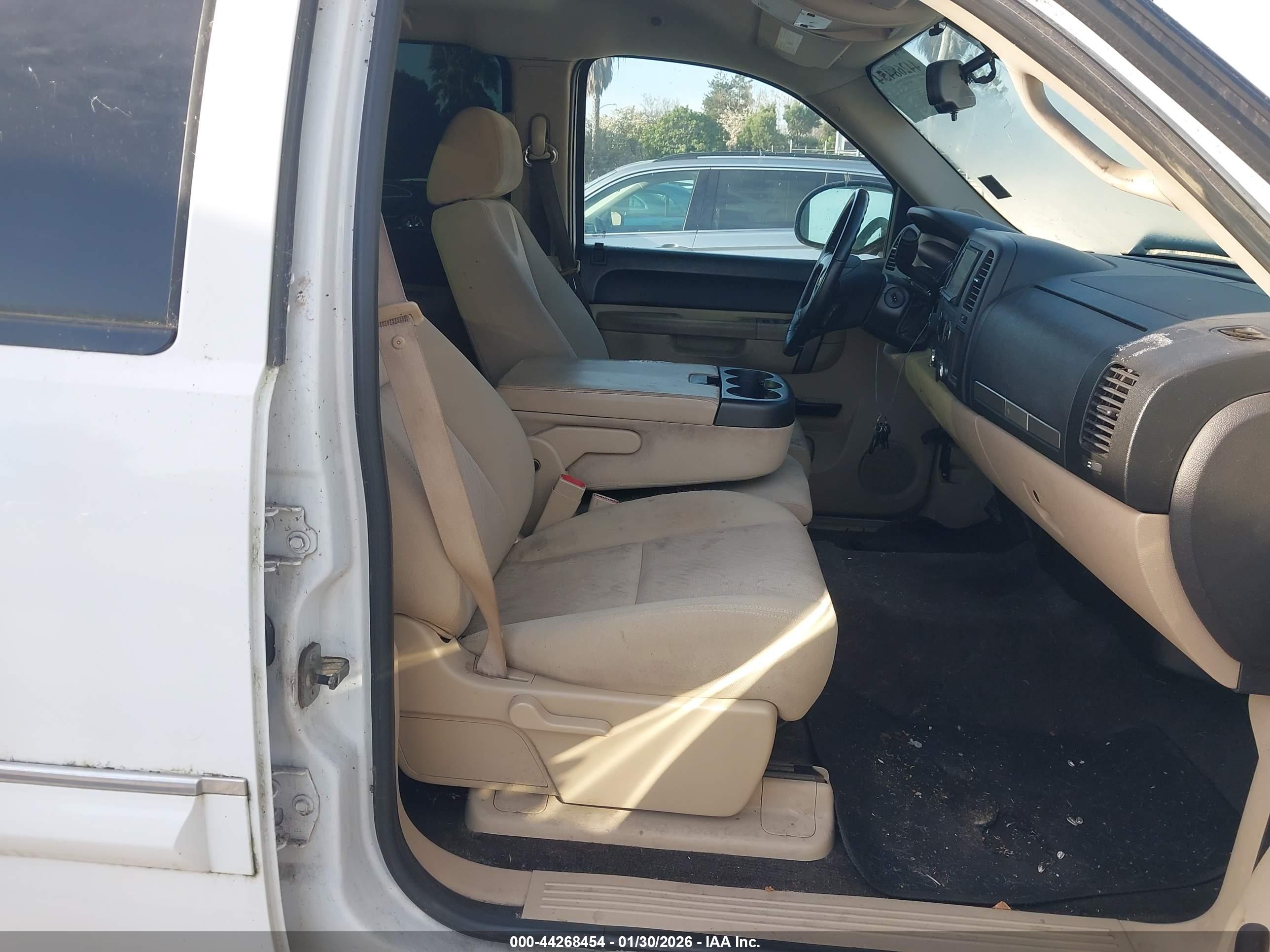 CHEVROLET SILVERADO image 5