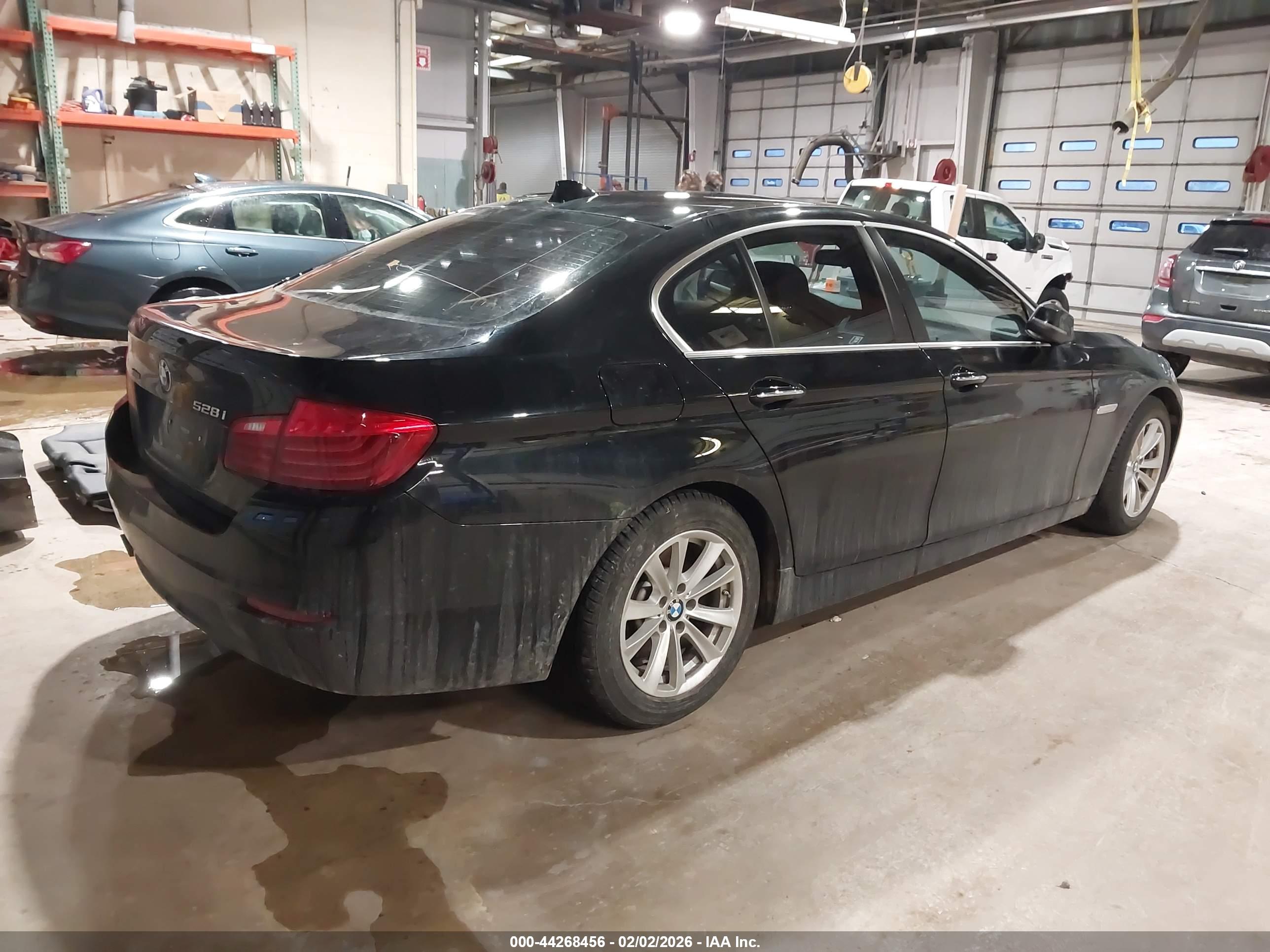 BMW 528I image 4