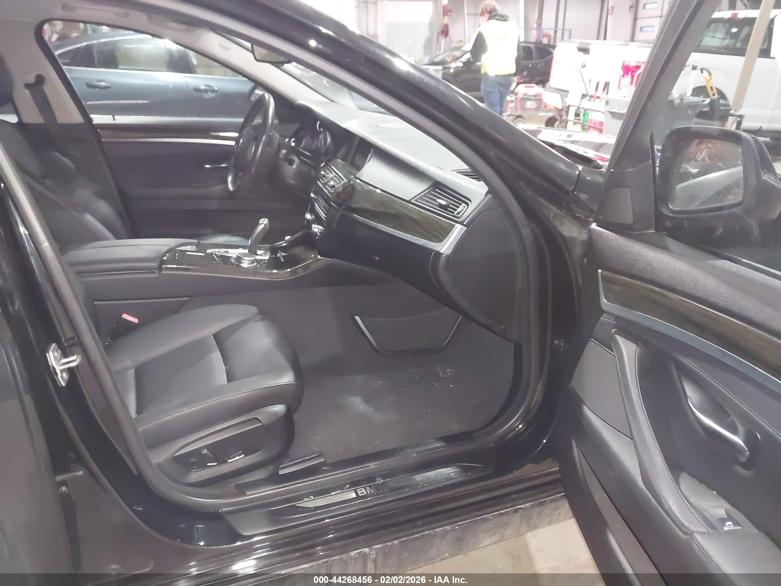 BMW 528I image 5