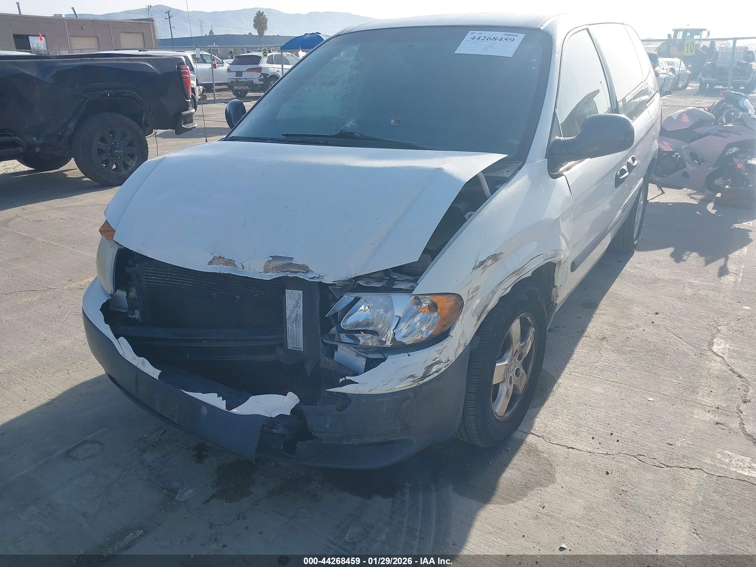 DODGE CARAVAN image 6