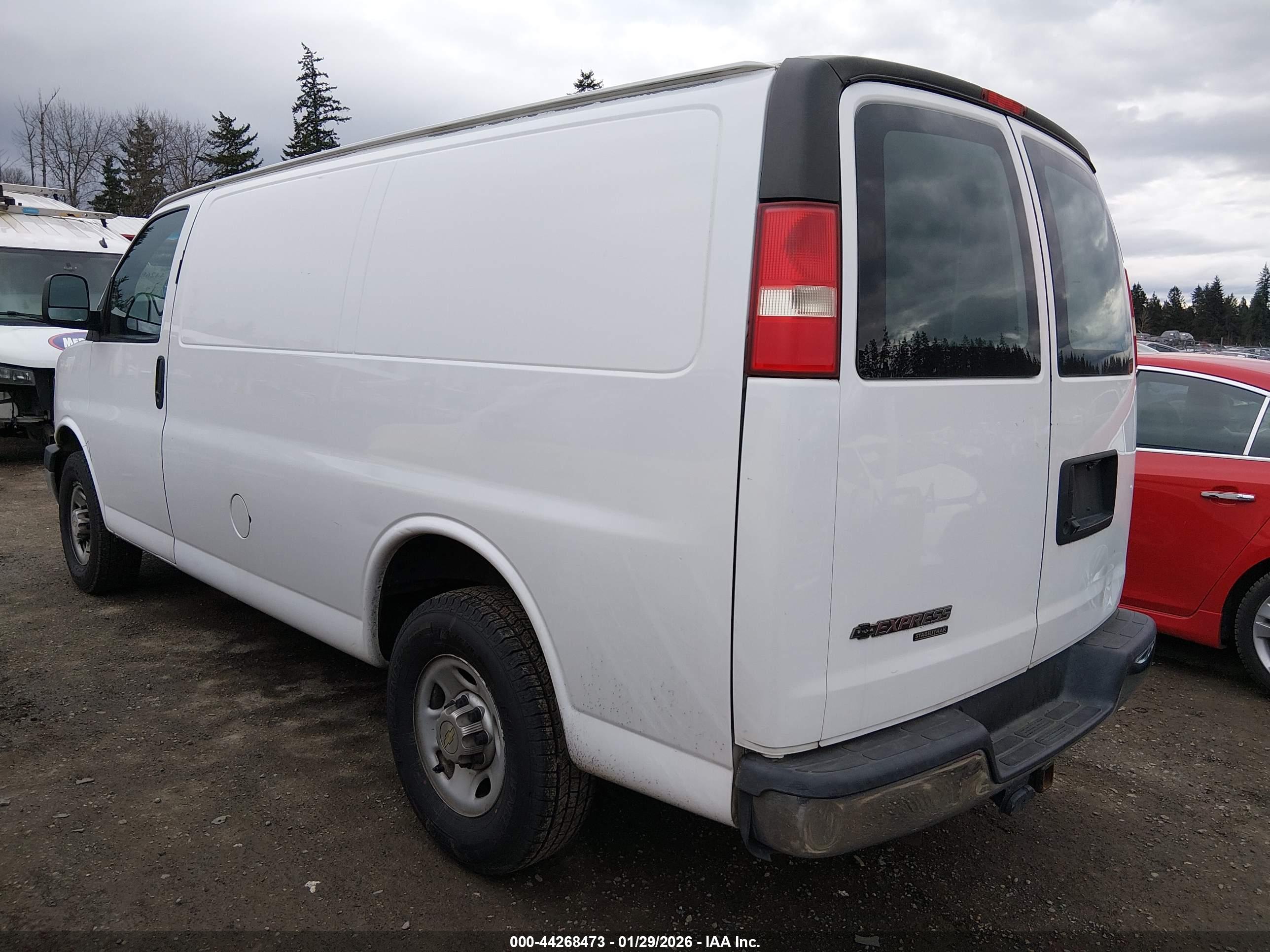 CHEVROLET EXPRESS image 3