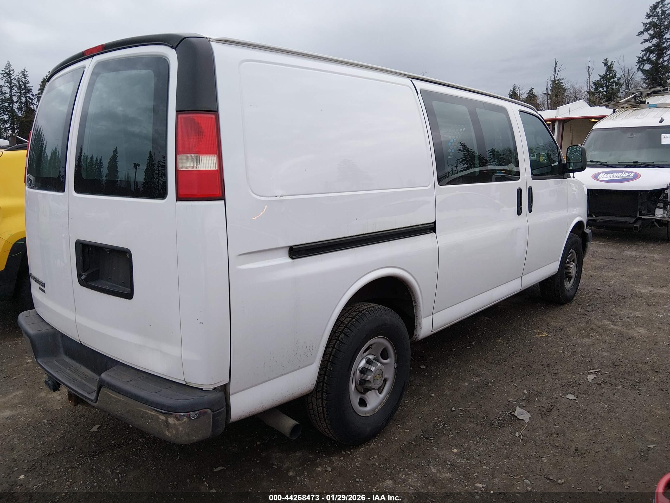 CHEVROLET EXPRESS image 4