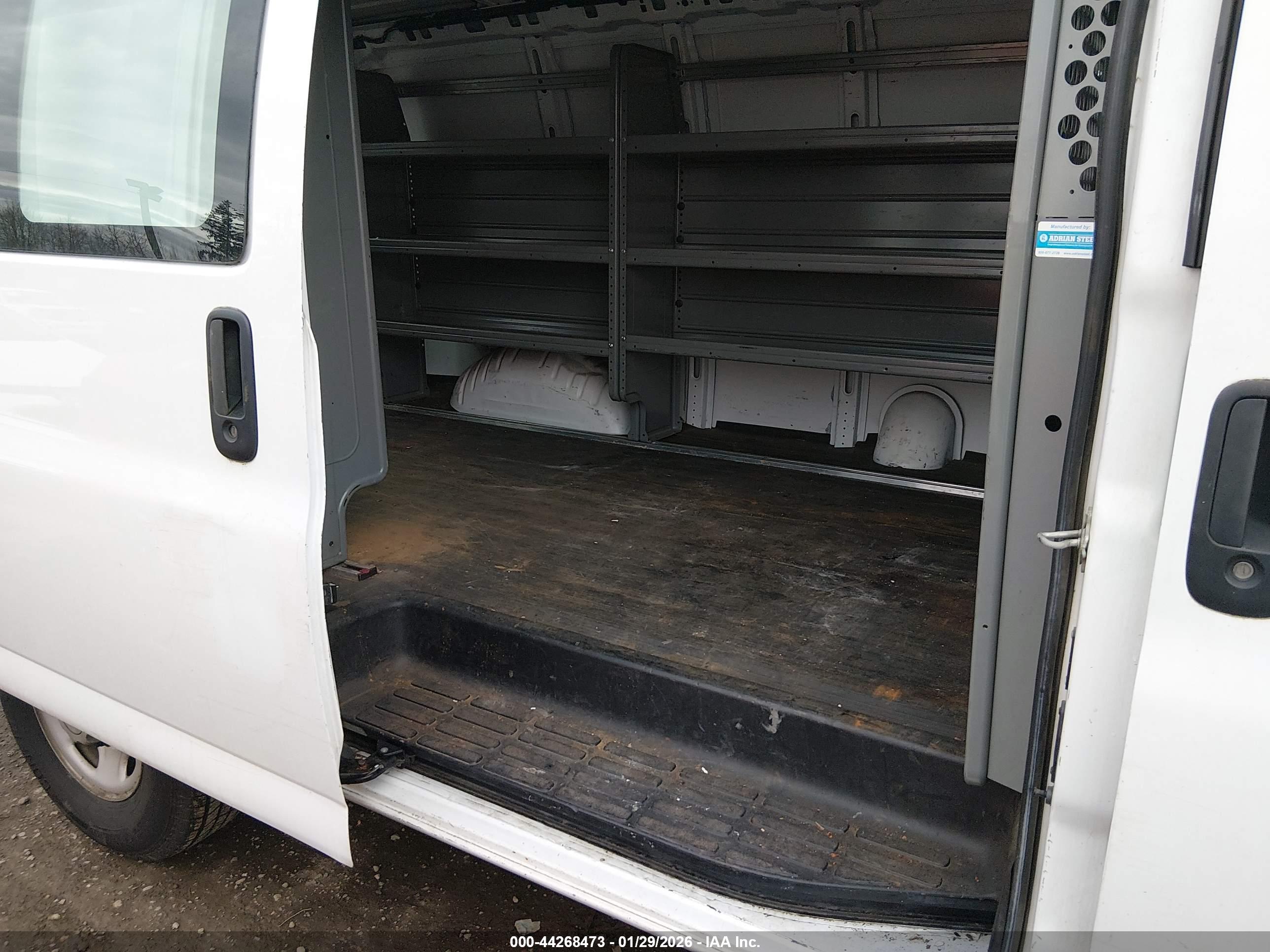 CHEVROLET EXPRESS image 8
