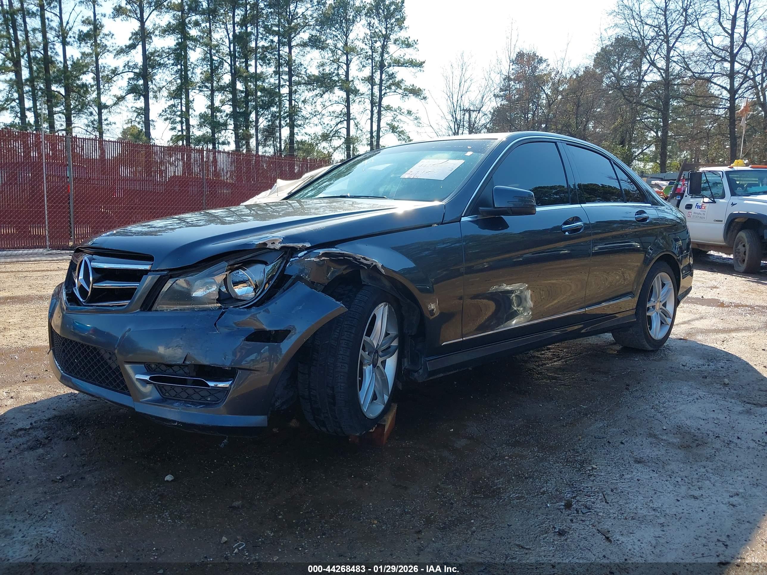 MERCEDES-BENZ C image 2