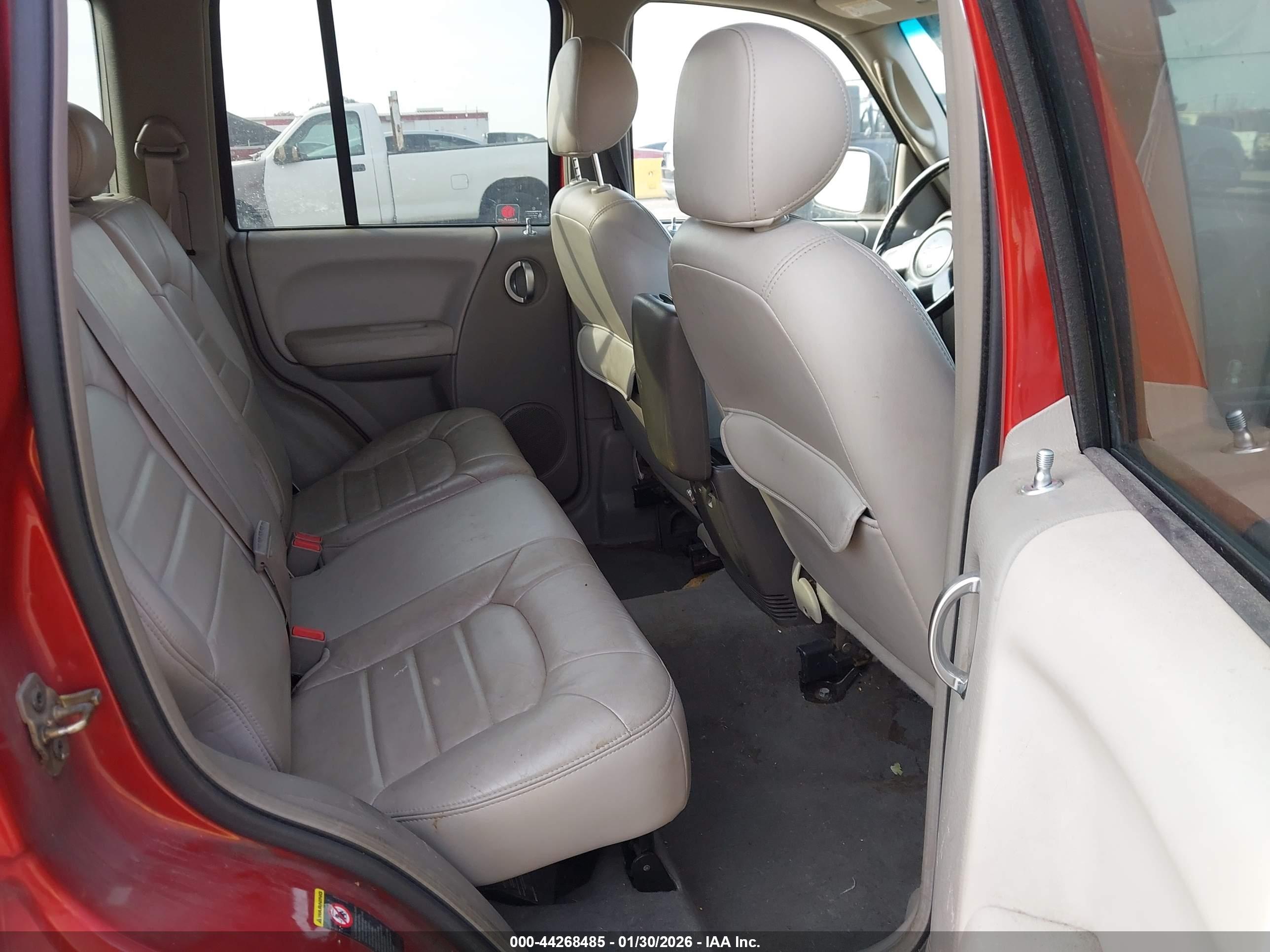 JEEP LIBERTY image 8
