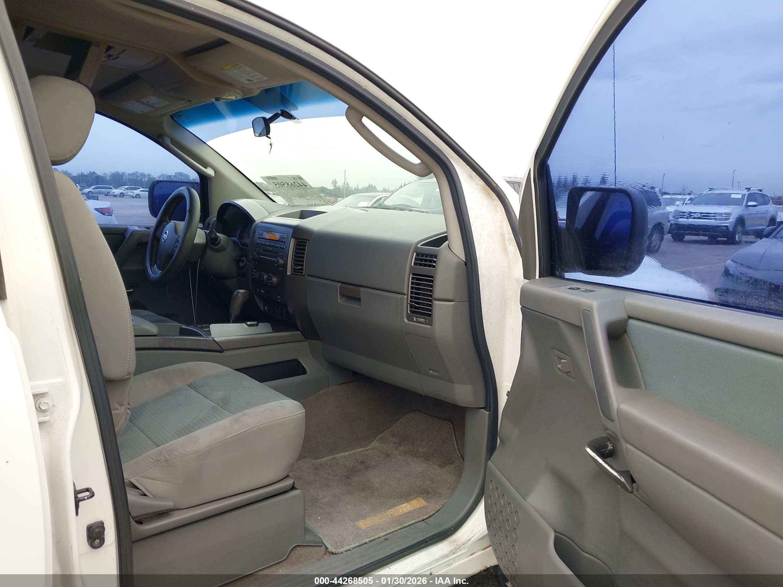NISSAN TITAN image 5