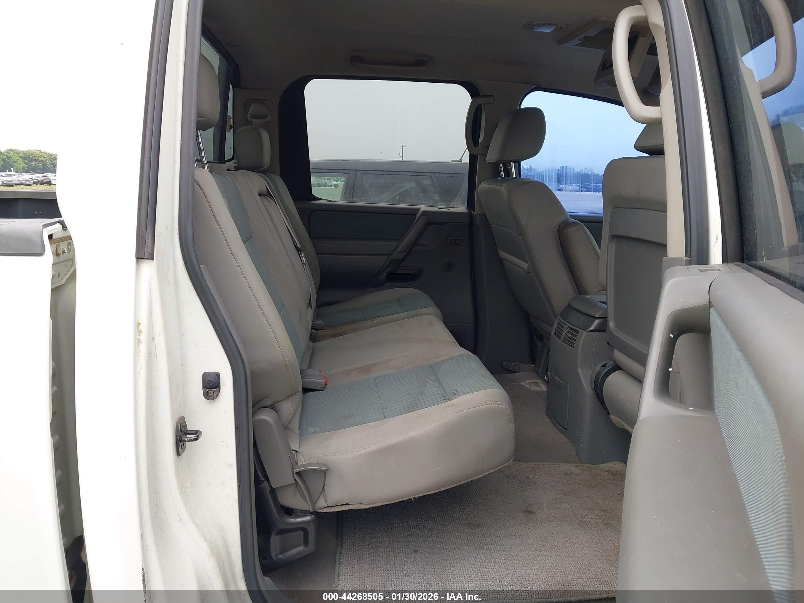 NISSAN TITAN image 8