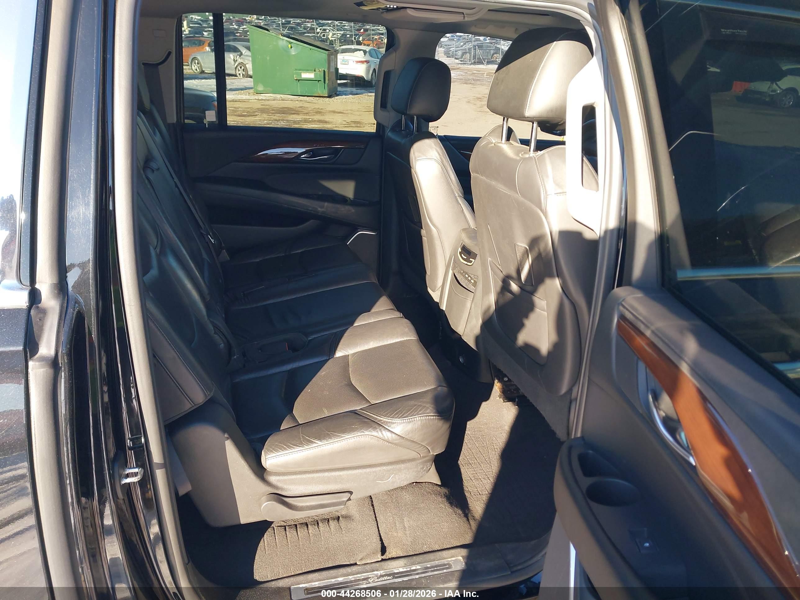 CADILLAC ESCALADE image 8