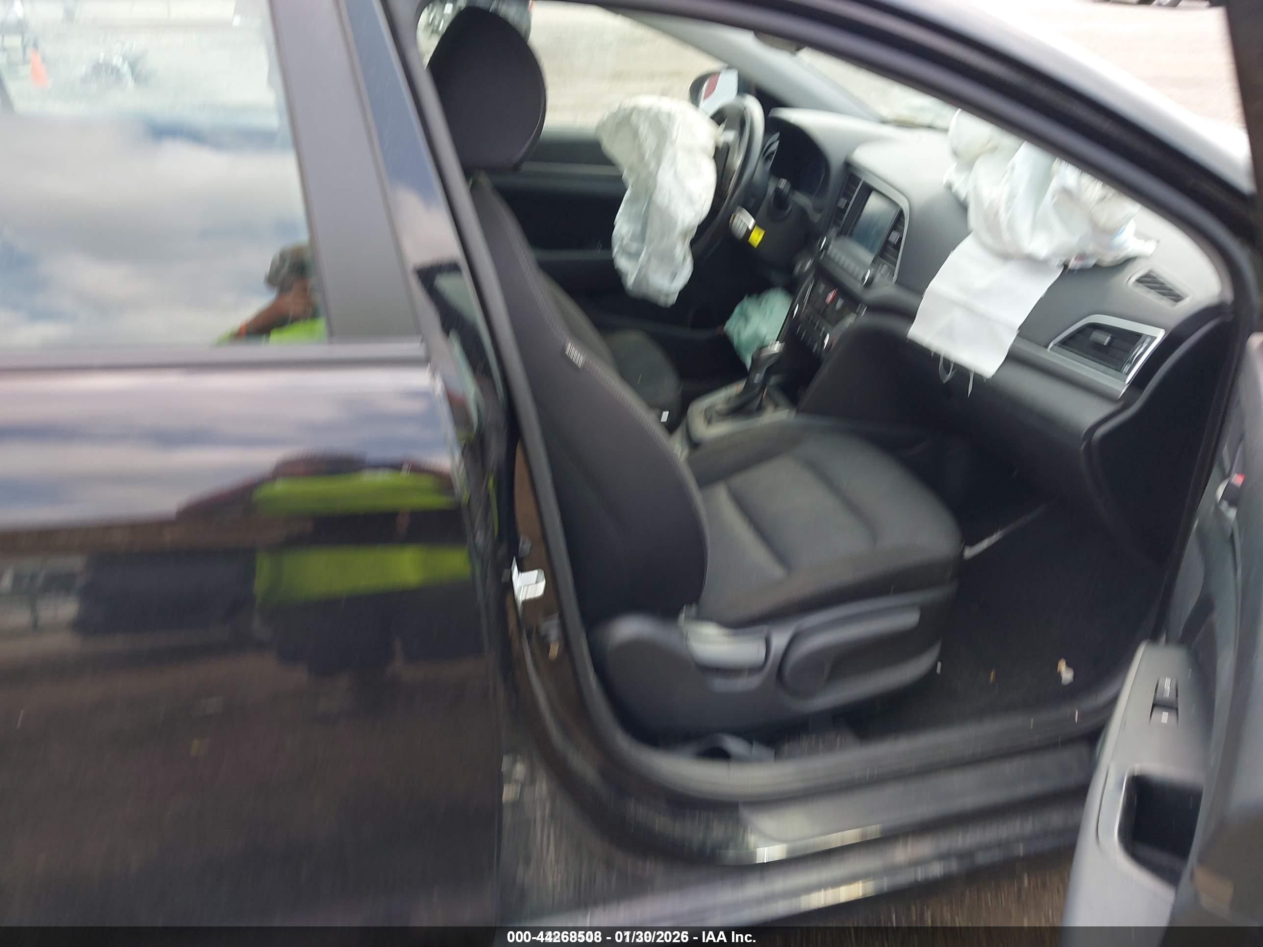 HYUNDAI ELANTRA image 5