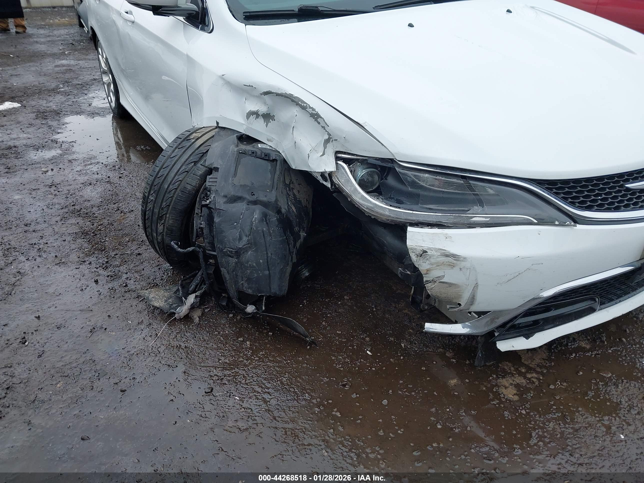 CHRYSLER 200 image 6