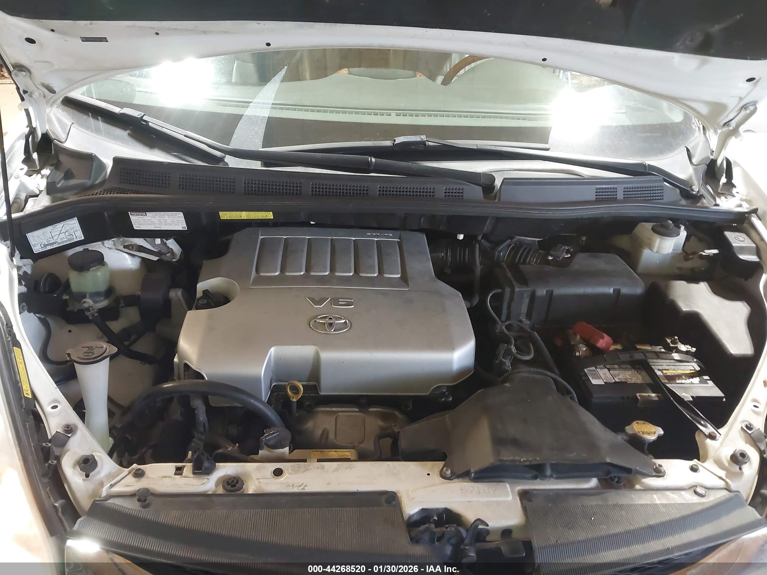 TOYOTA SIENNA image 10