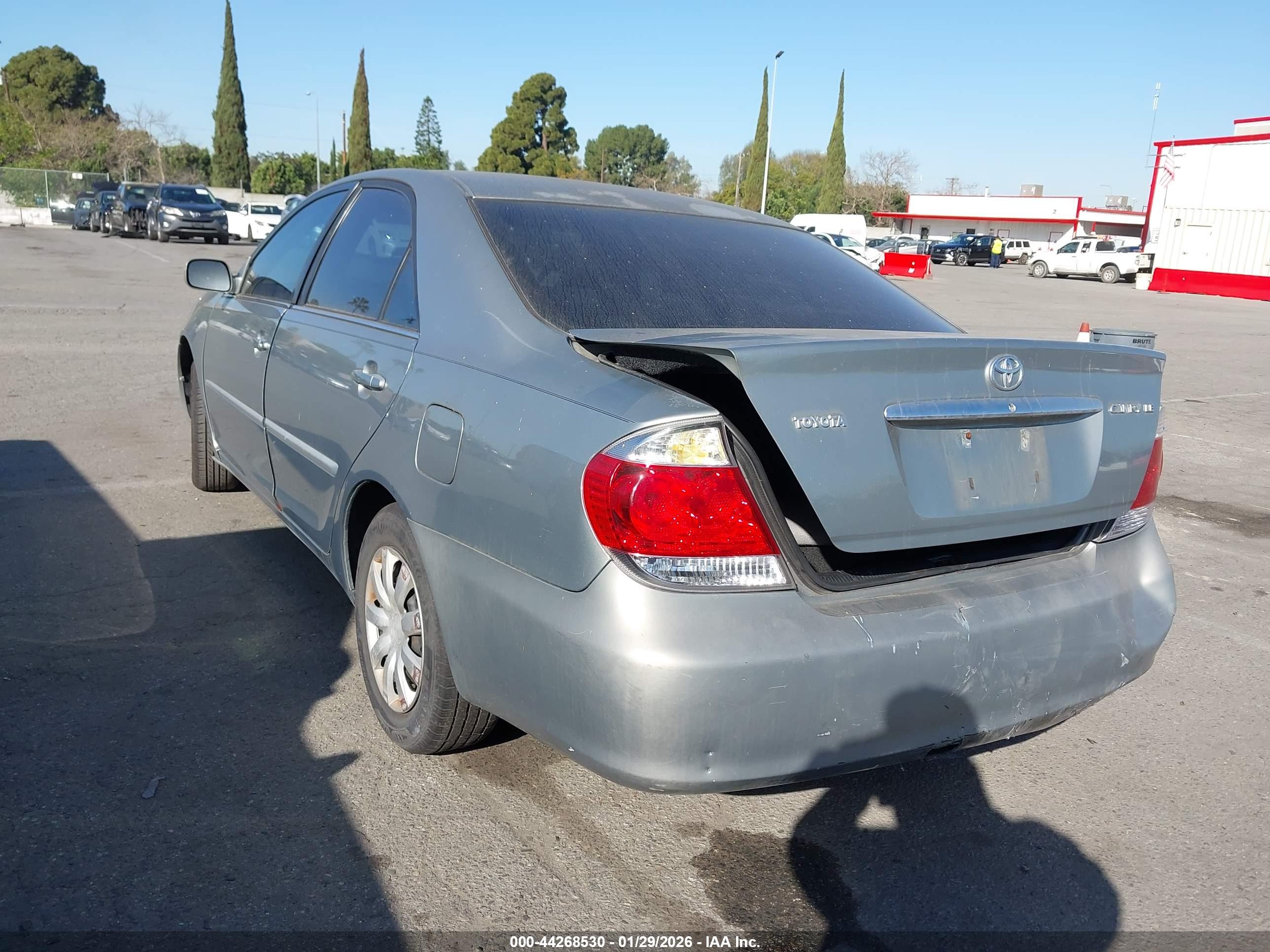 TOYOTA CAMRY image 3