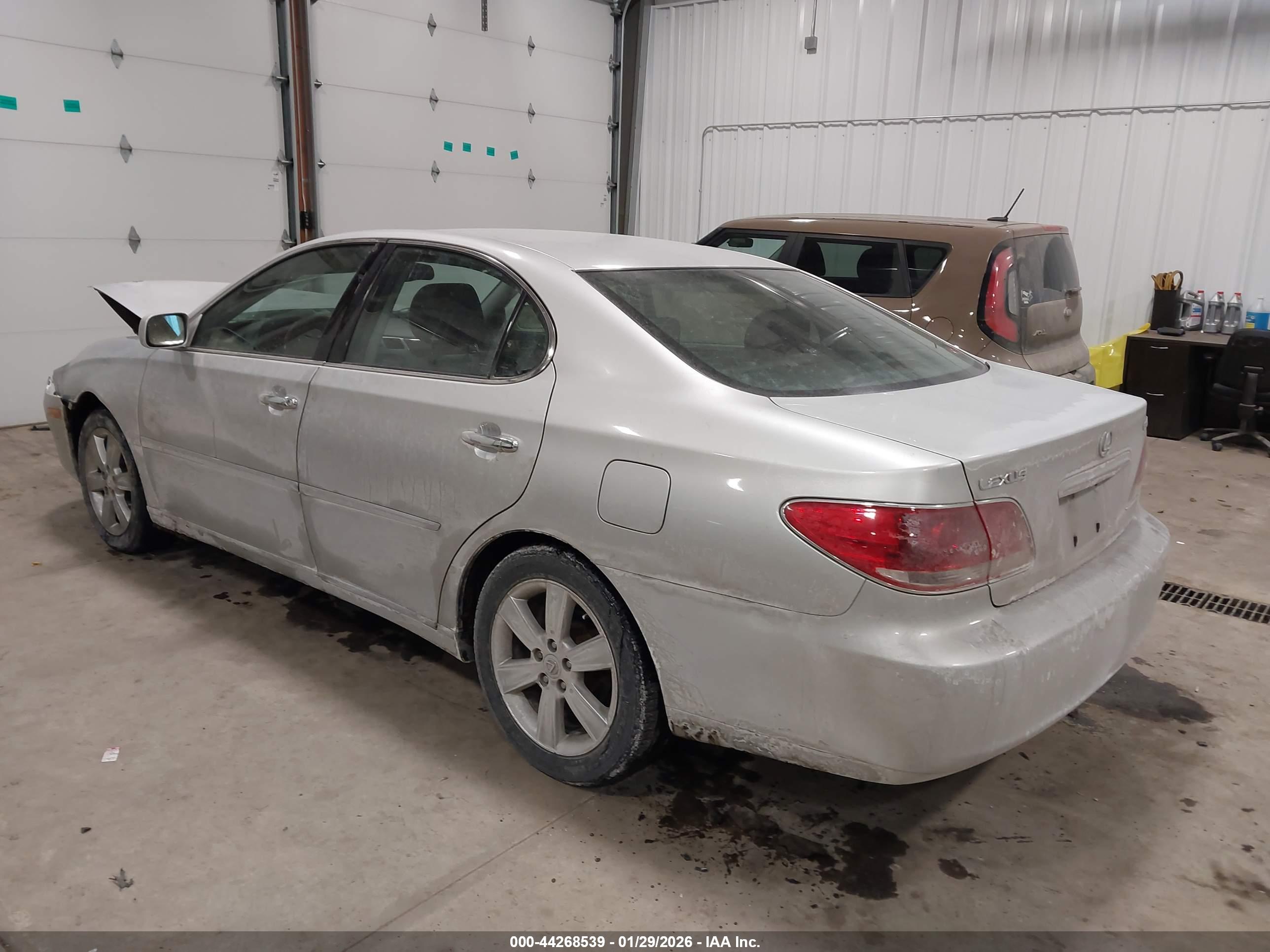 LEXUS ES image 3