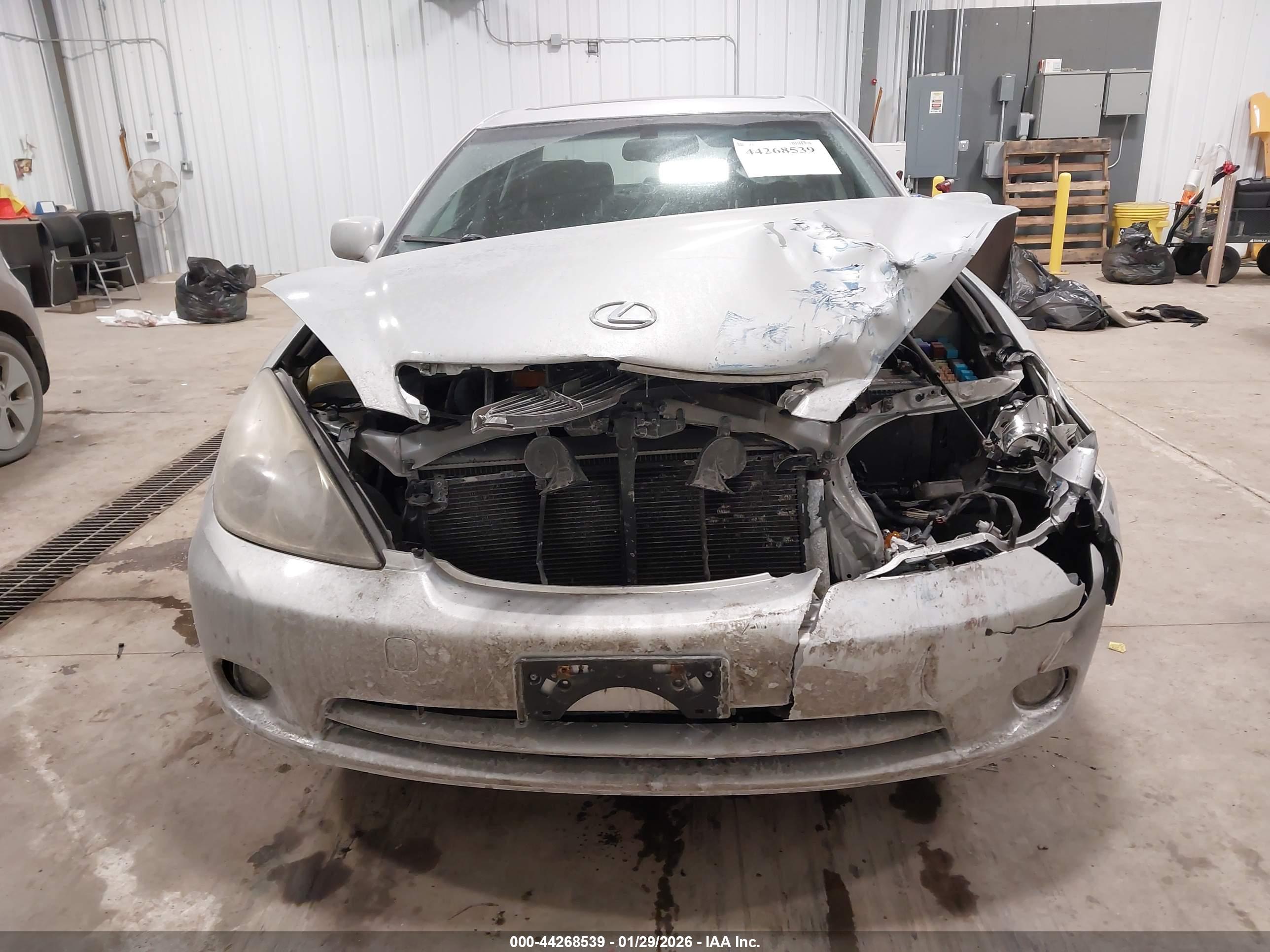 LEXUS ES image 6