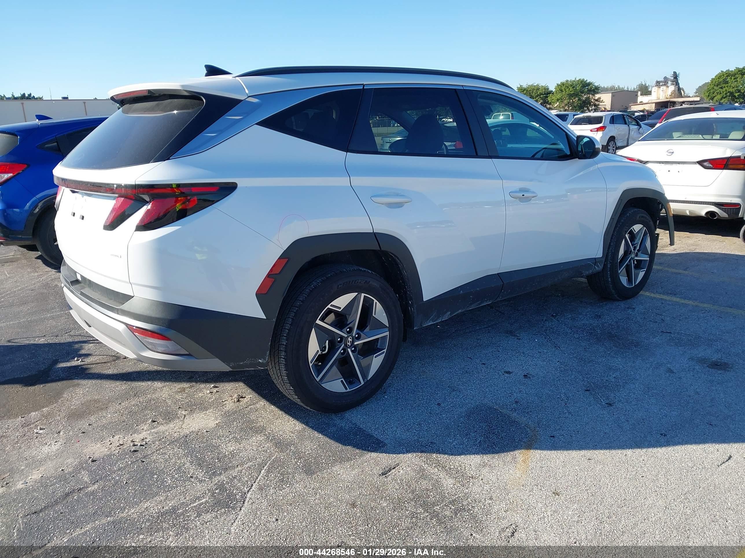 HYUNDAI TUCSON image 4