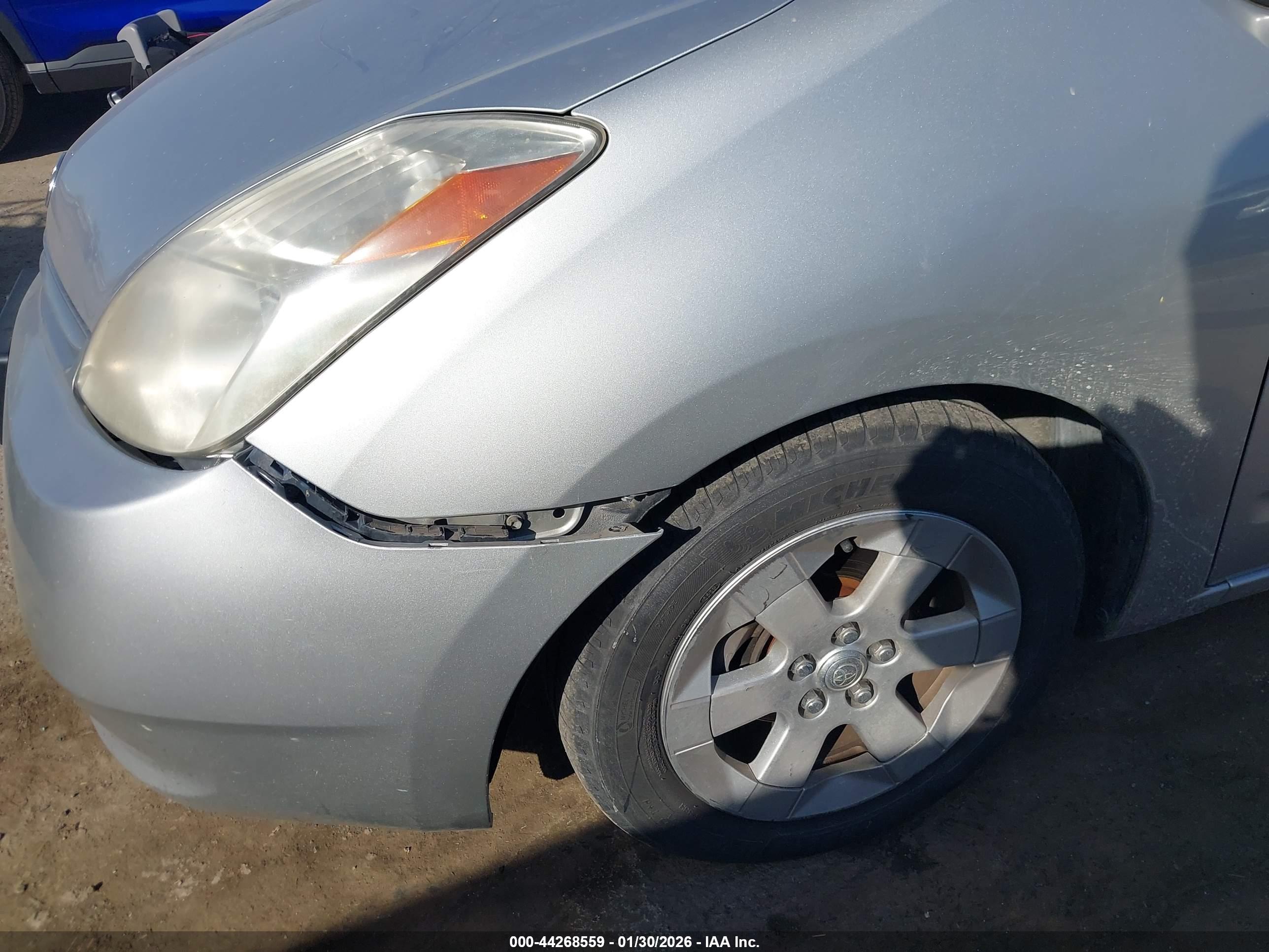 TOYOTA PRIUS image 6