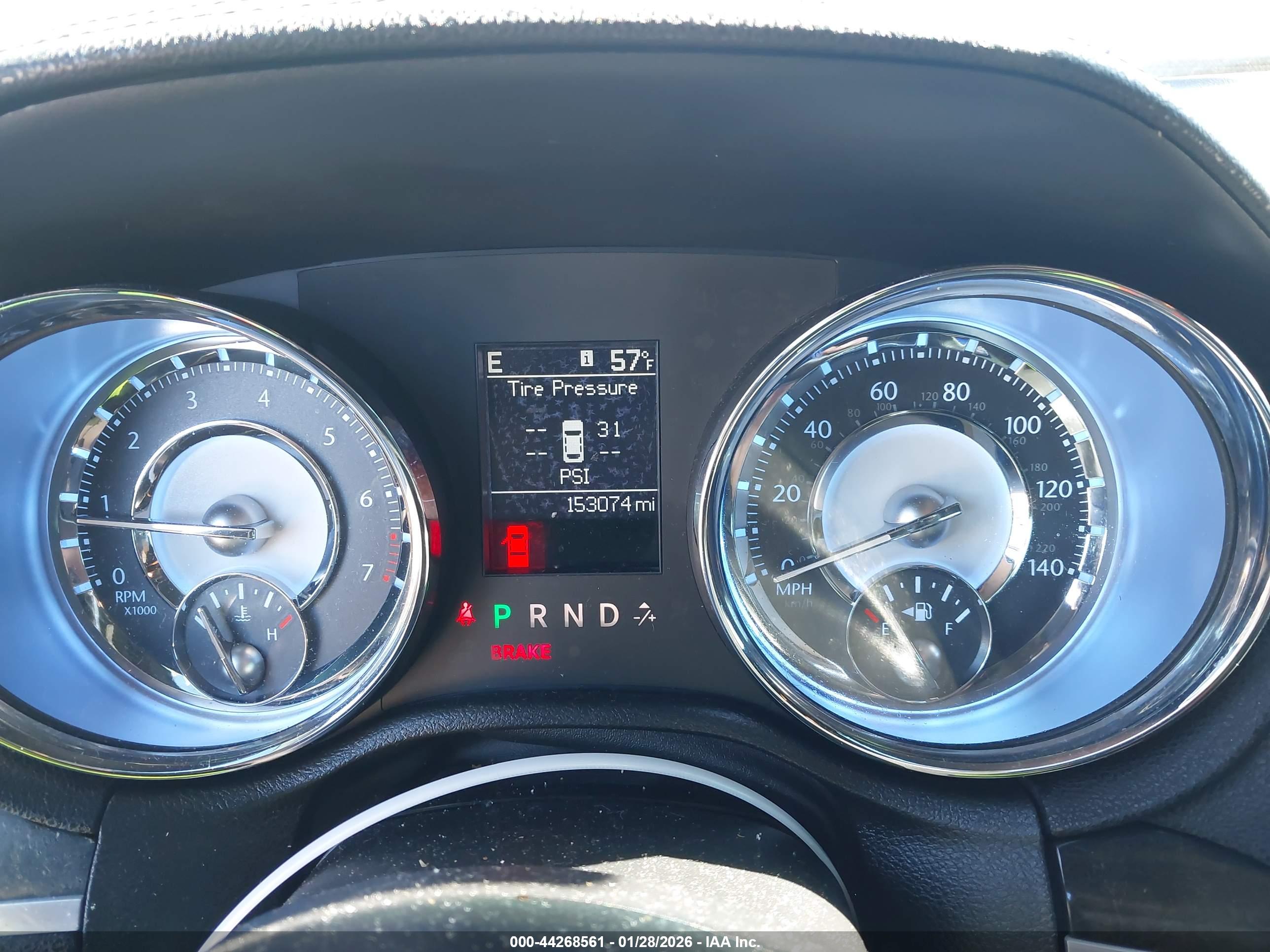 CHRYSLER 300 image 7