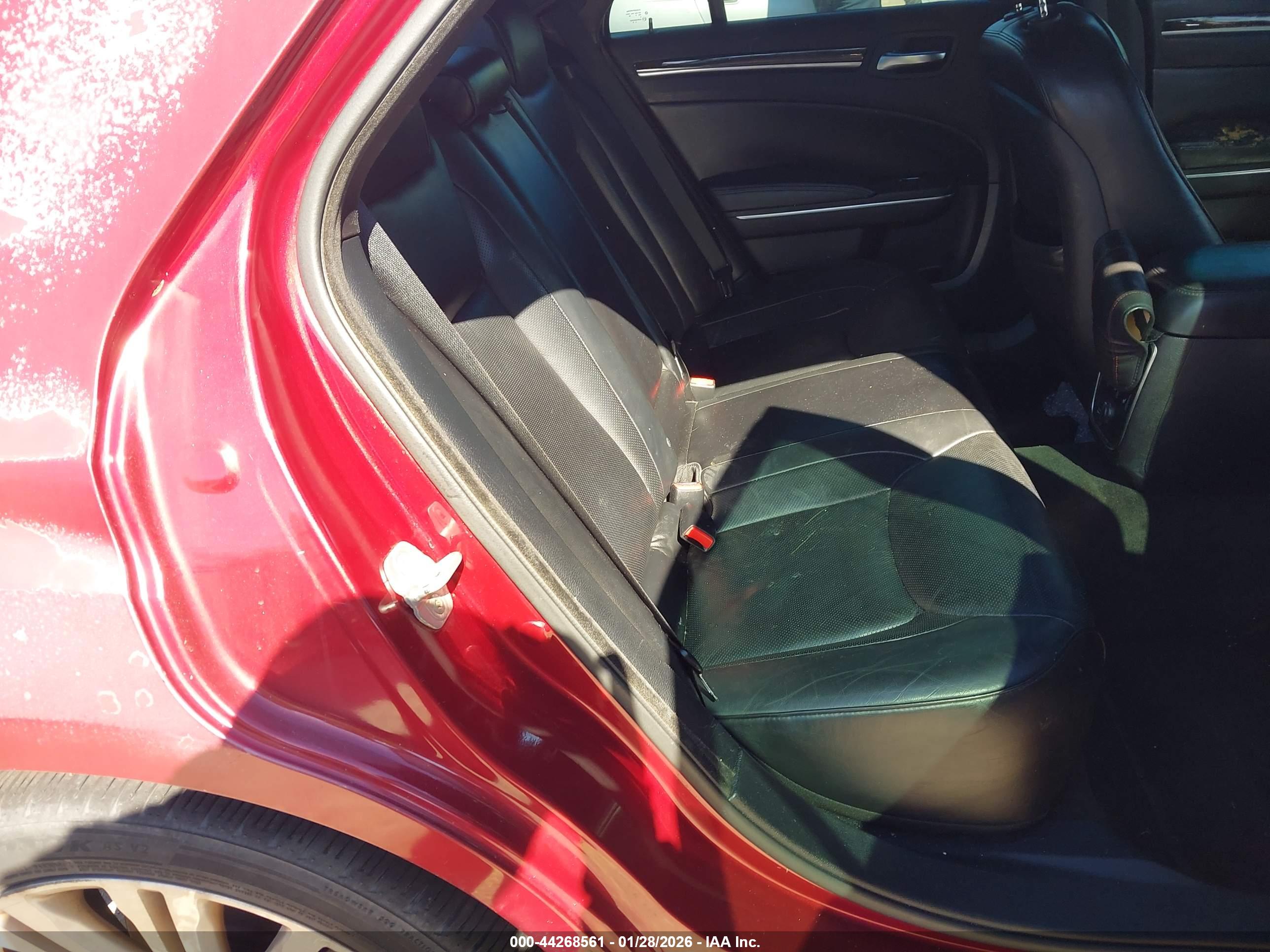 CHRYSLER 300 image 8