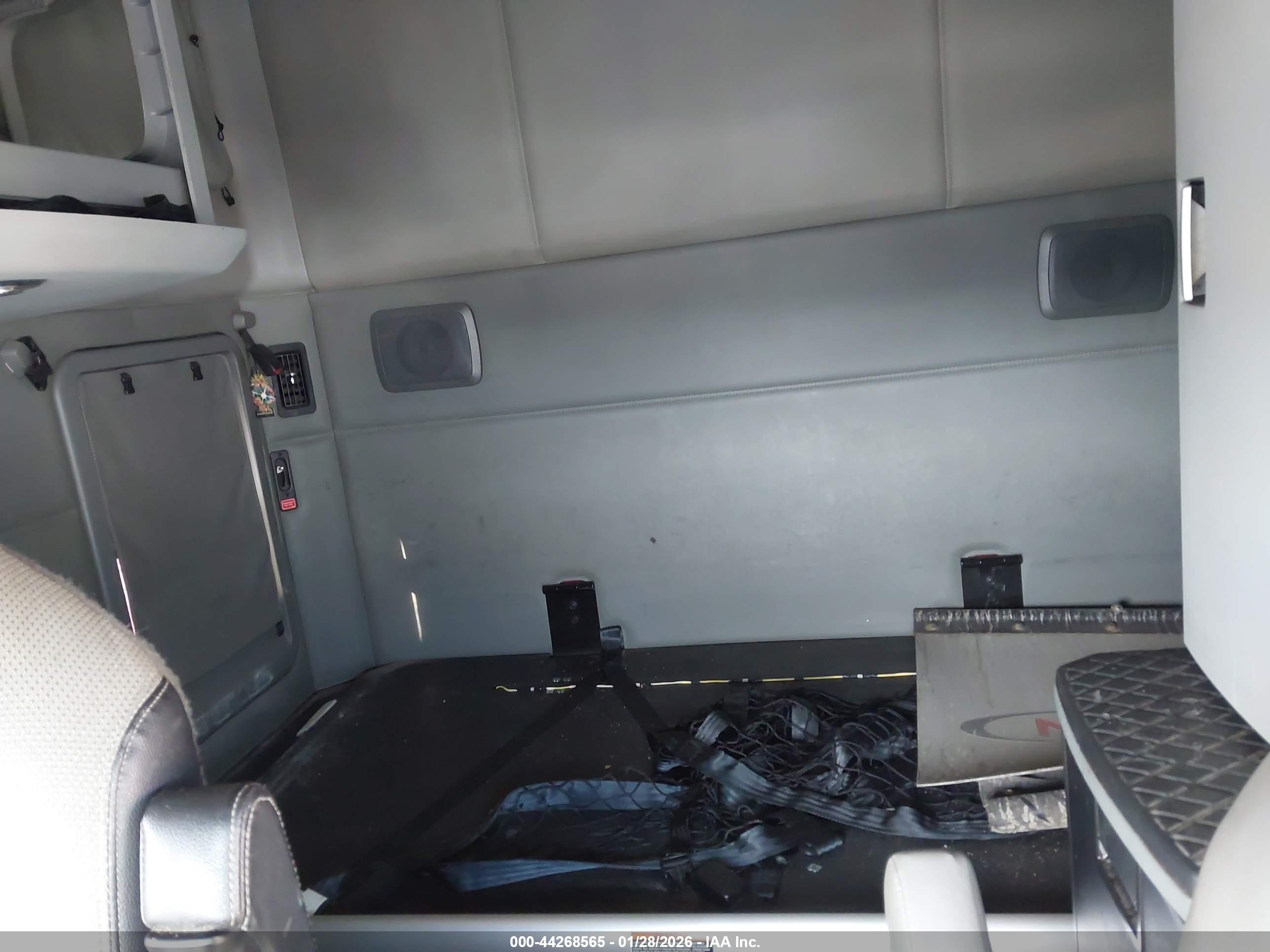 KENWORTH T680 image 7
