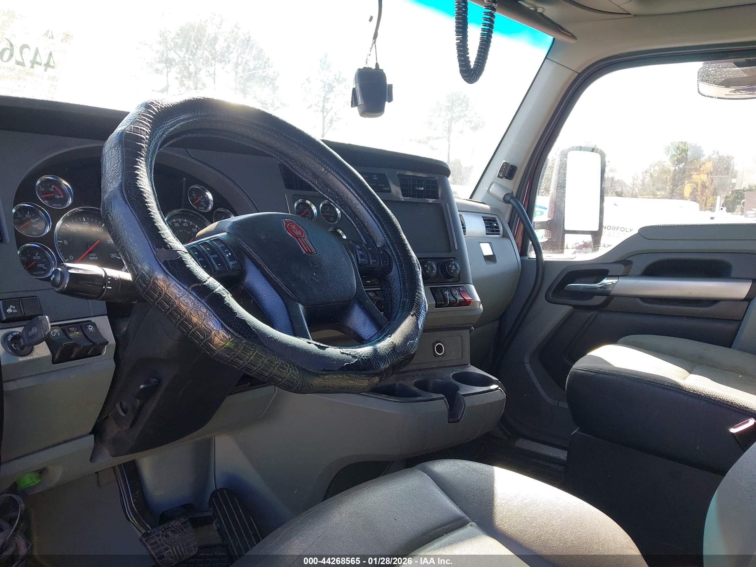 KENWORTH T680 image 8