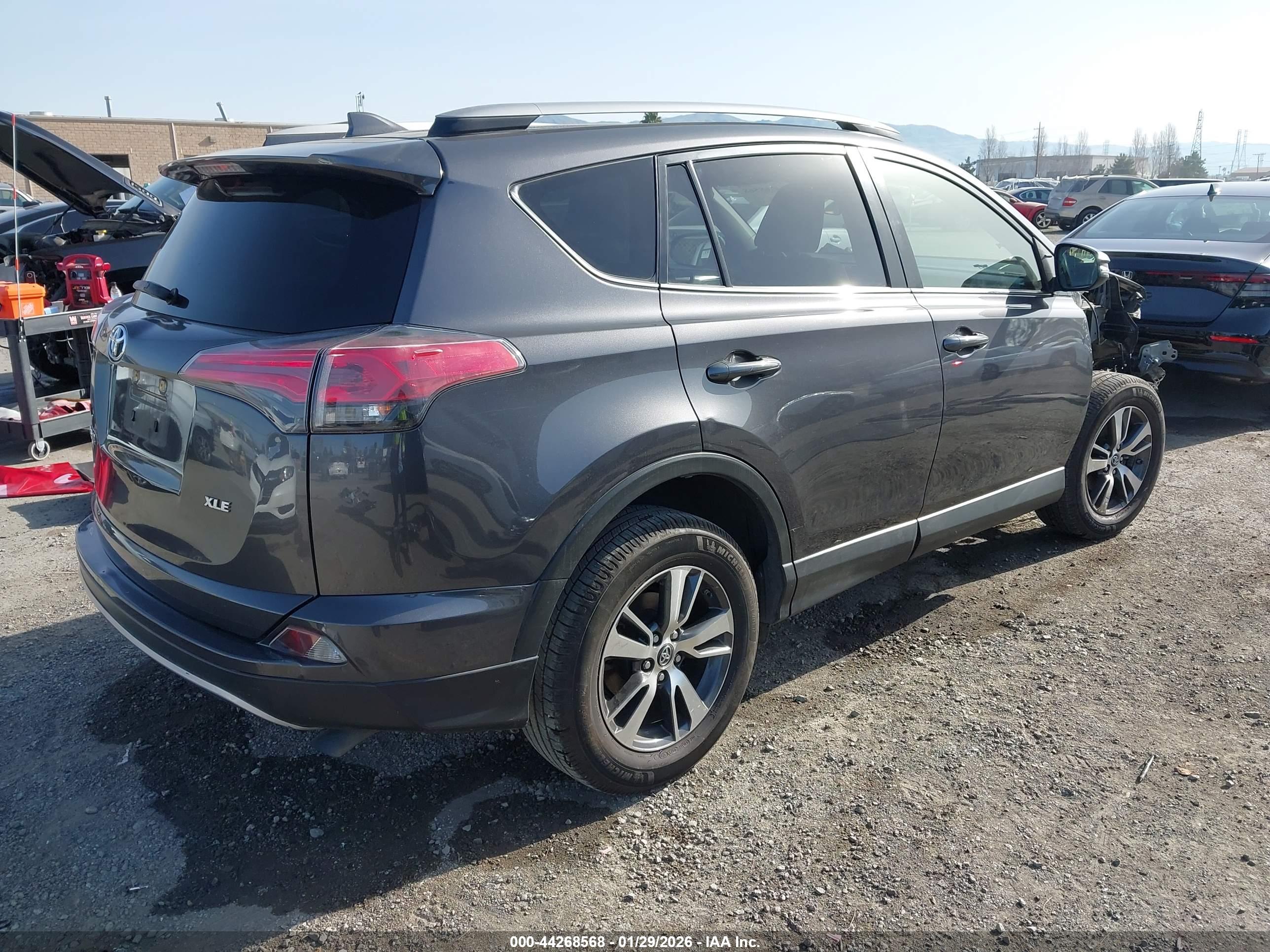 TOYOTA RAV4 image 4