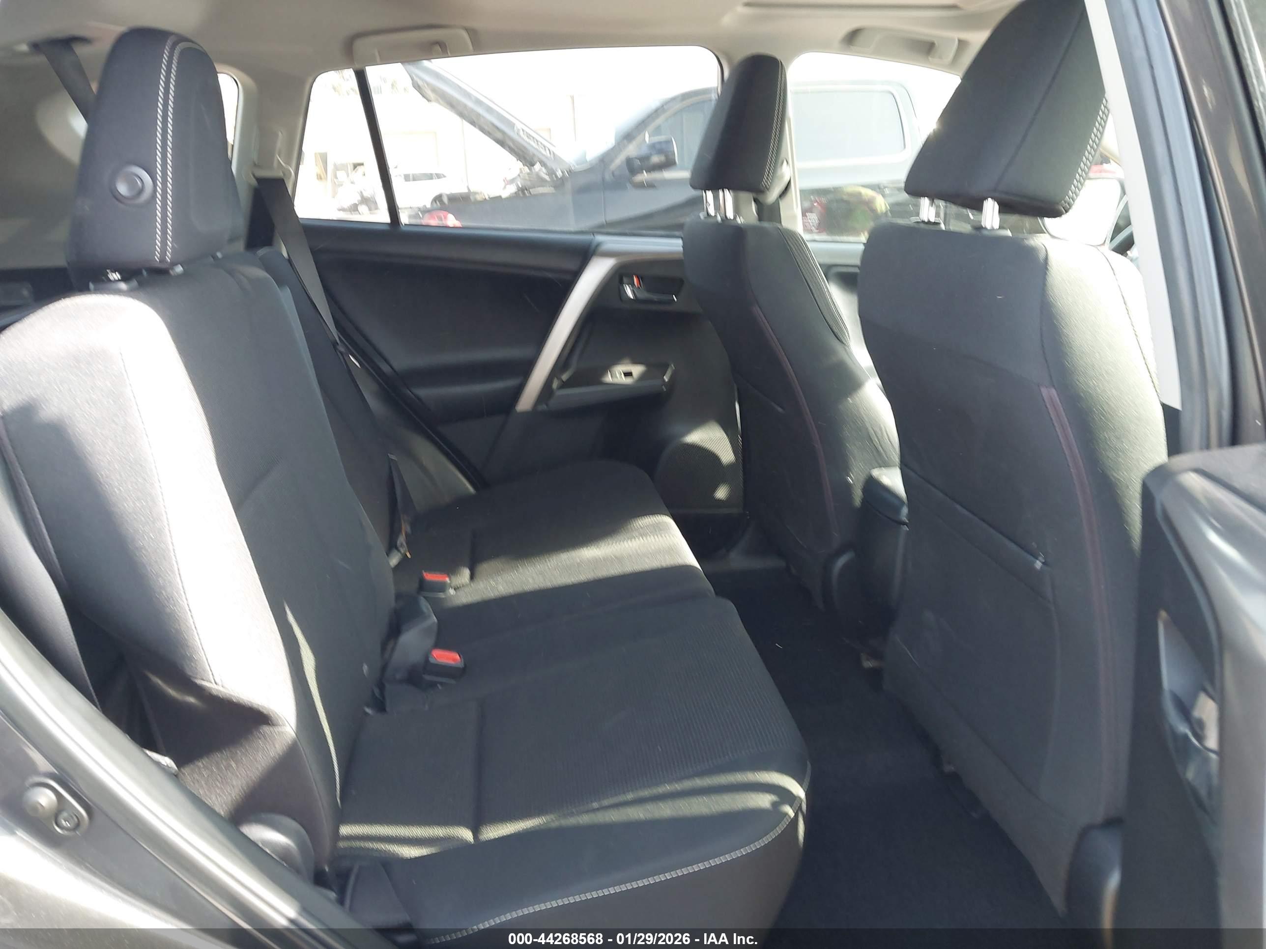 TOYOTA RAV4 image 8