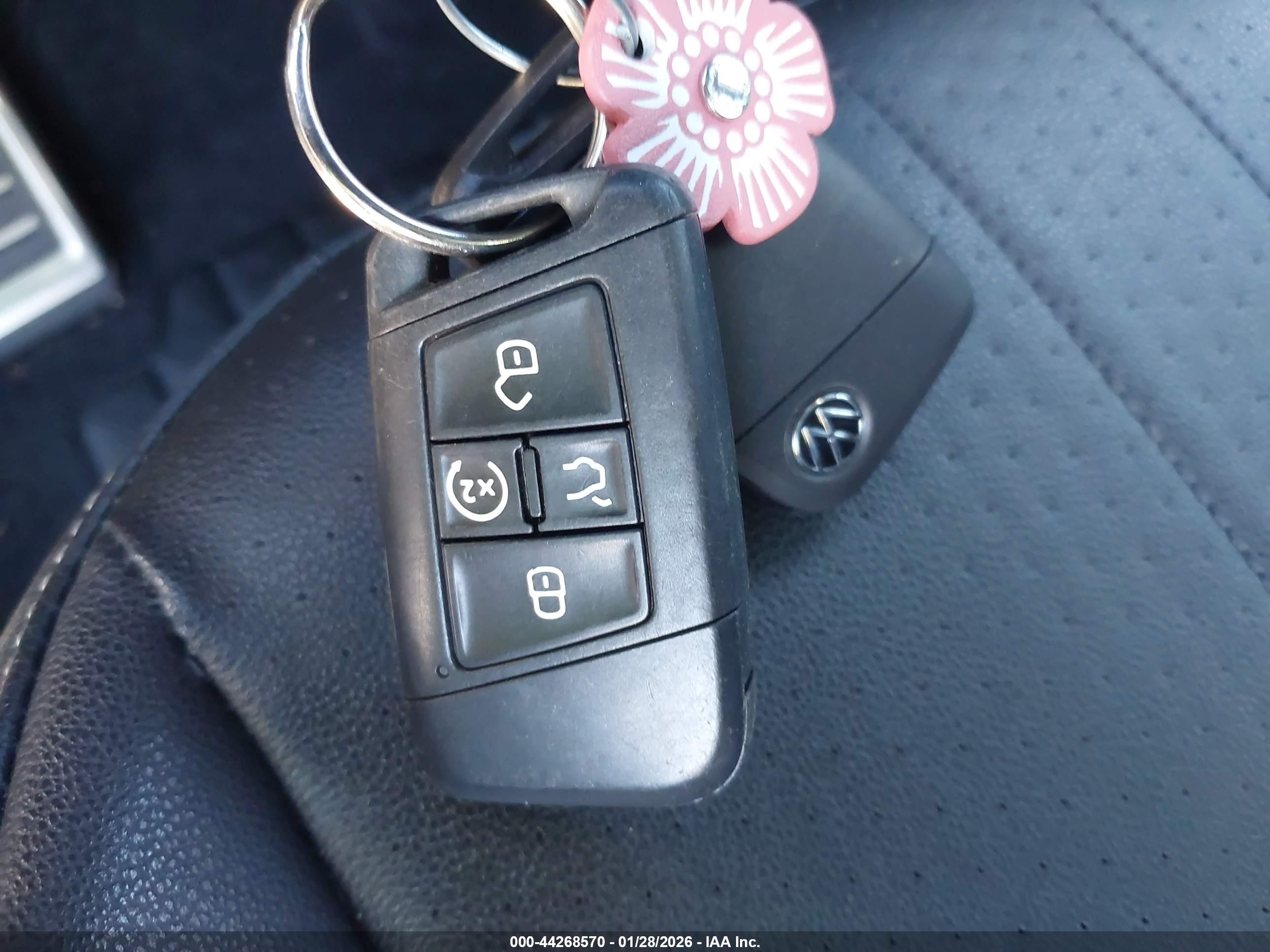 VOLKSWAGEN TIGUAN image 11