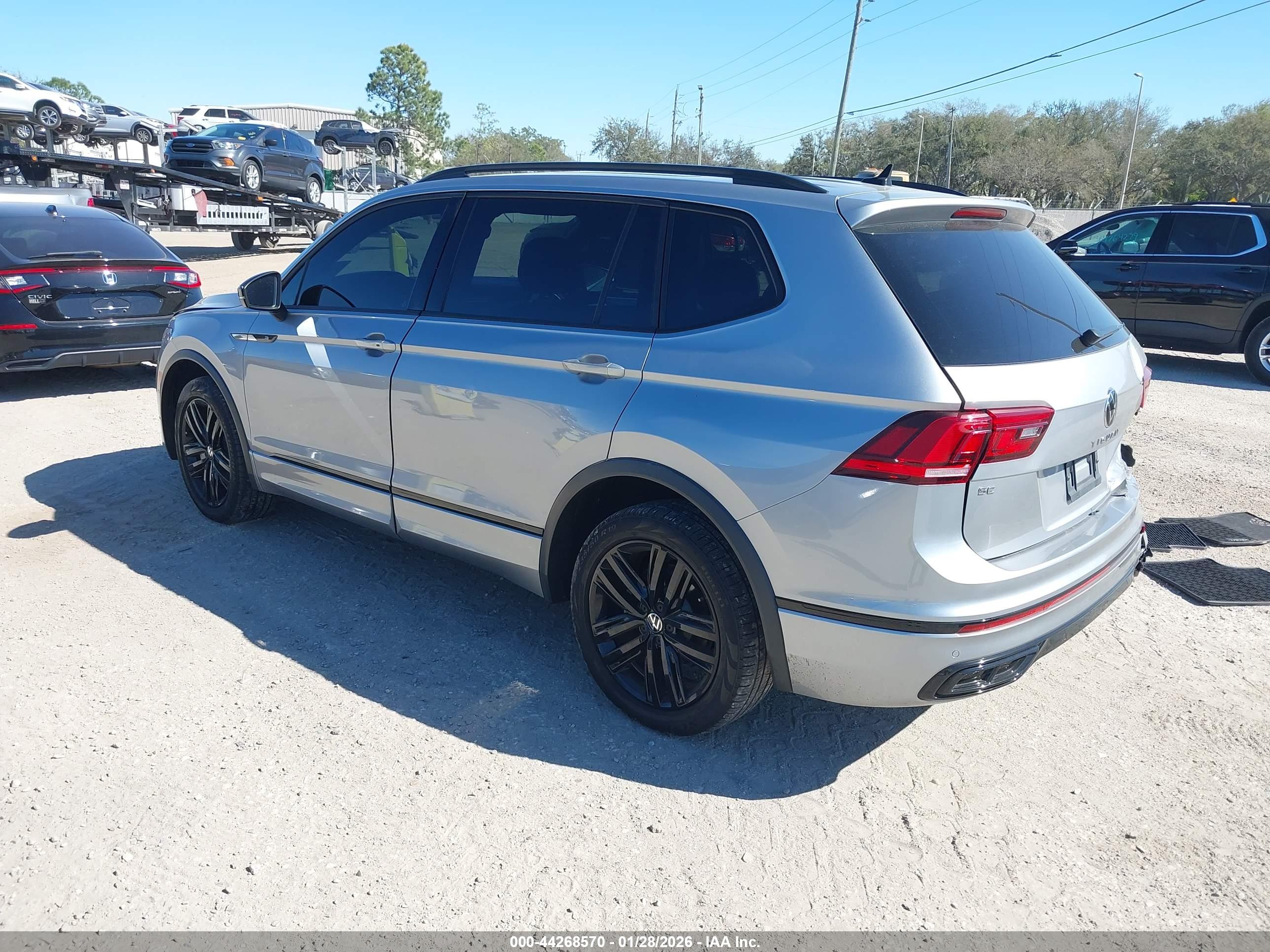 VOLKSWAGEN TIGUAN image 3