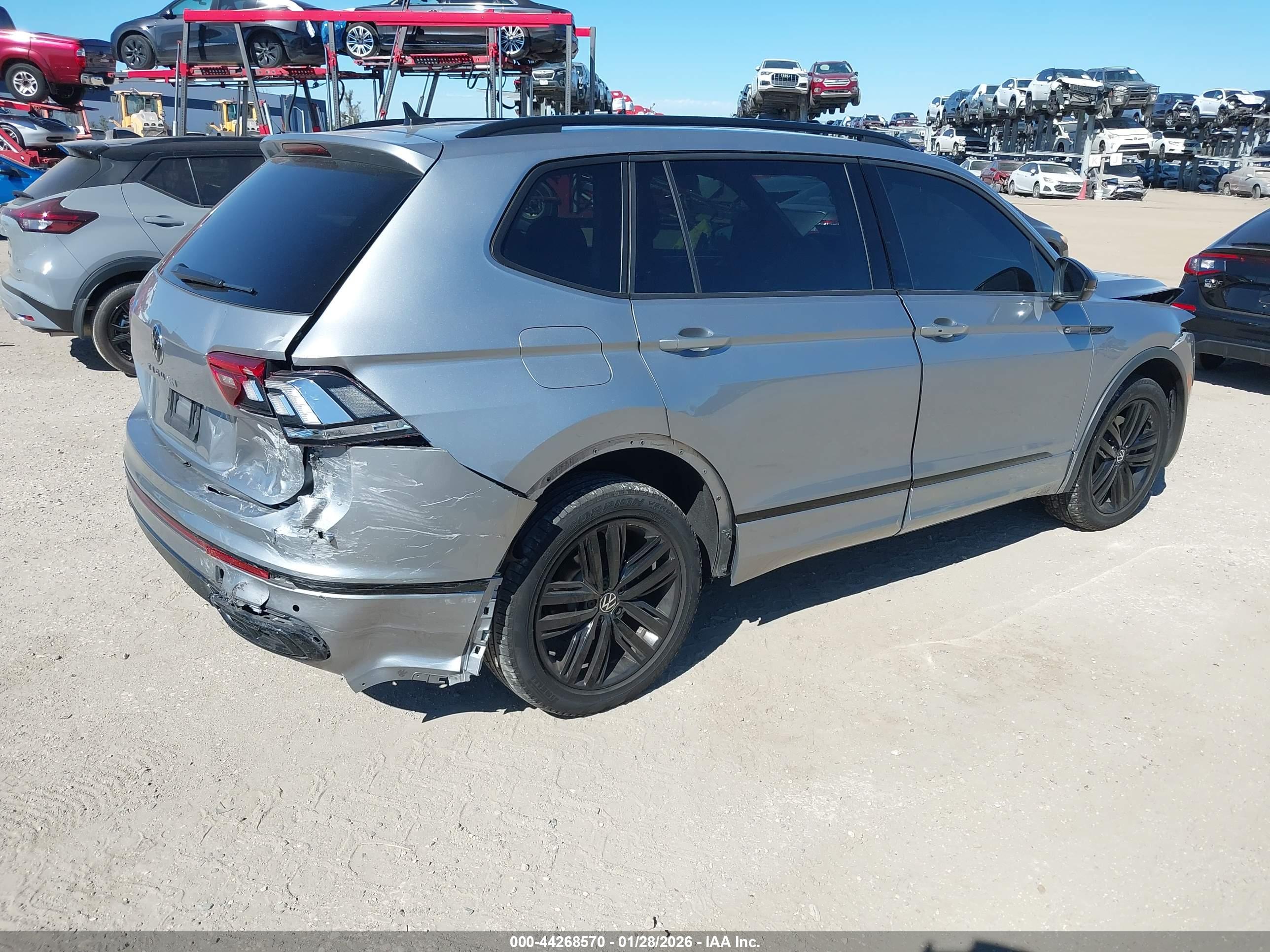 VOLKSWAGEN TIGUAN image 4