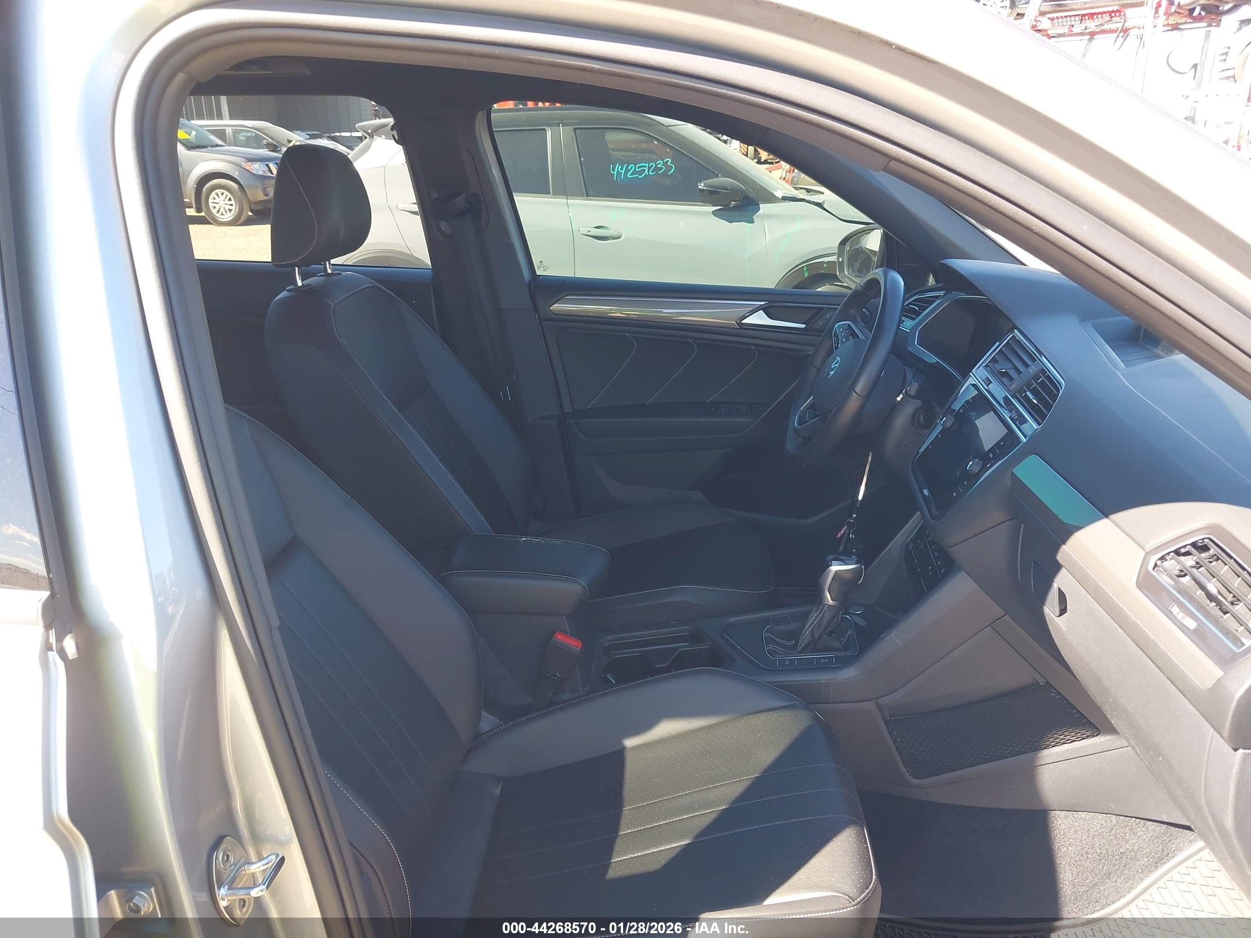 VOLKSWAGEN TIGUAN image 5