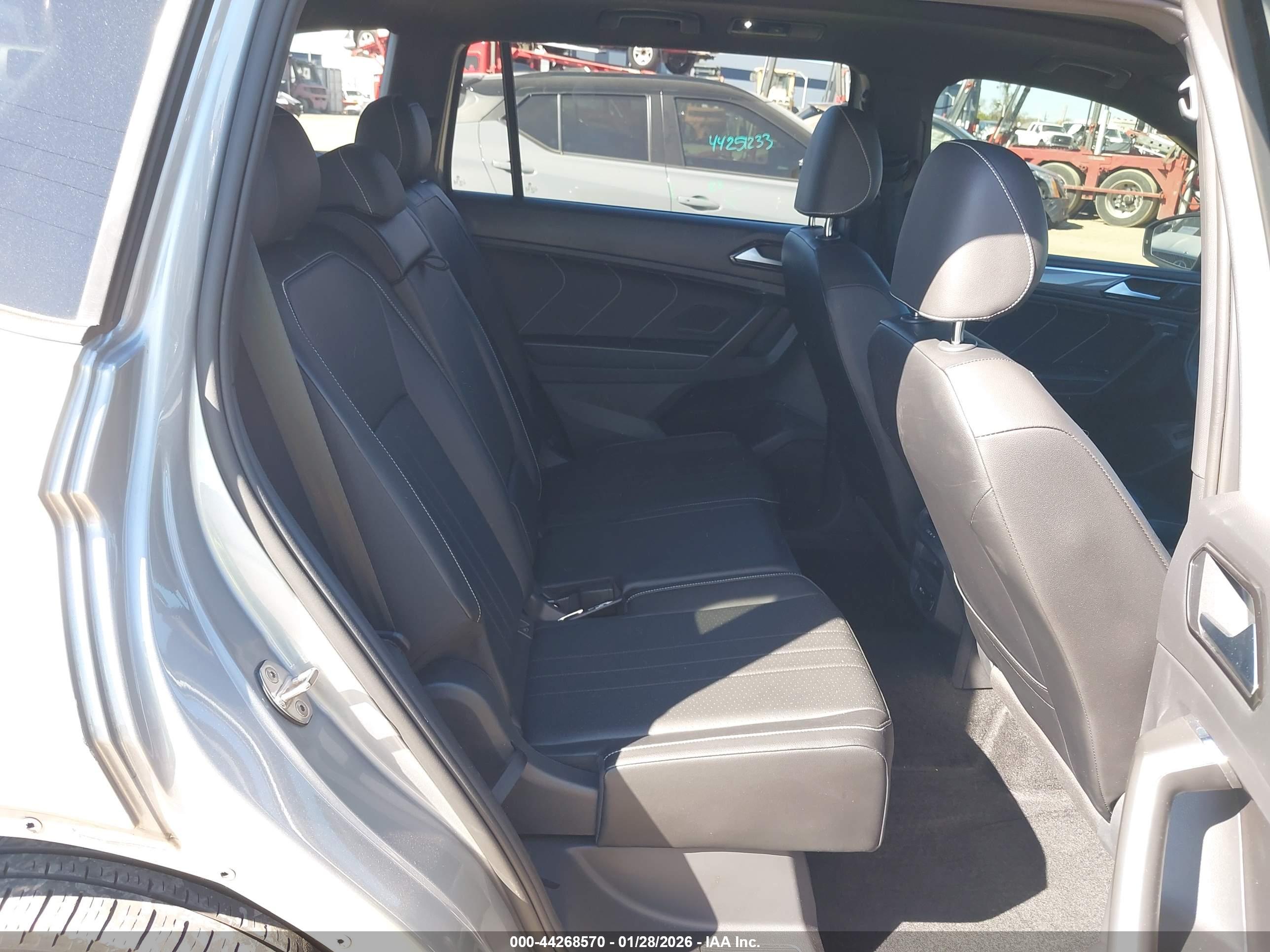 VOLKSWAGEN TIGUAN image 8