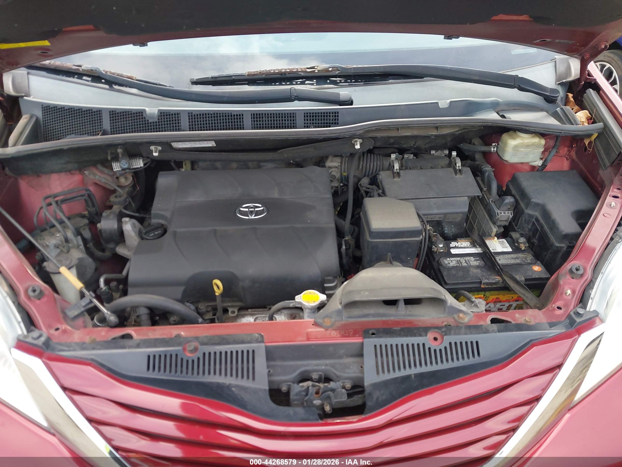 TOYOTA SIENNA image 10