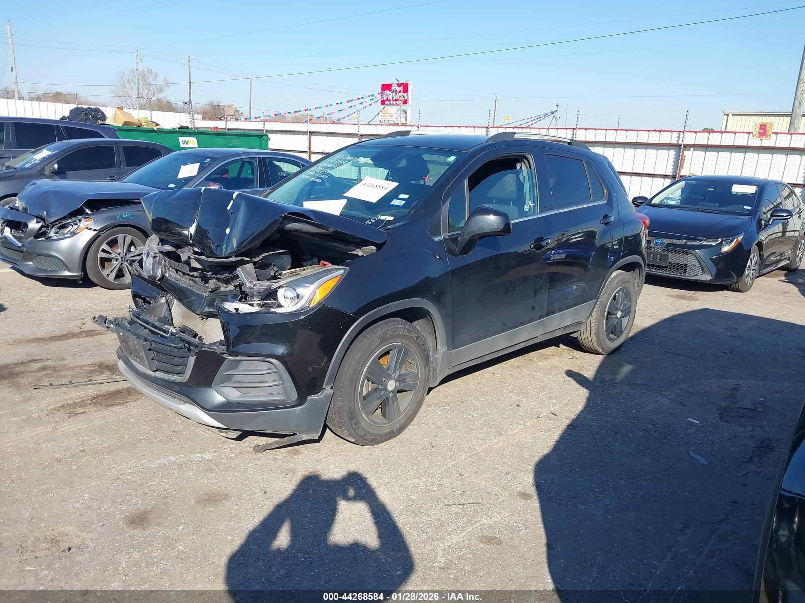 CHEVROLET TRAX image 2