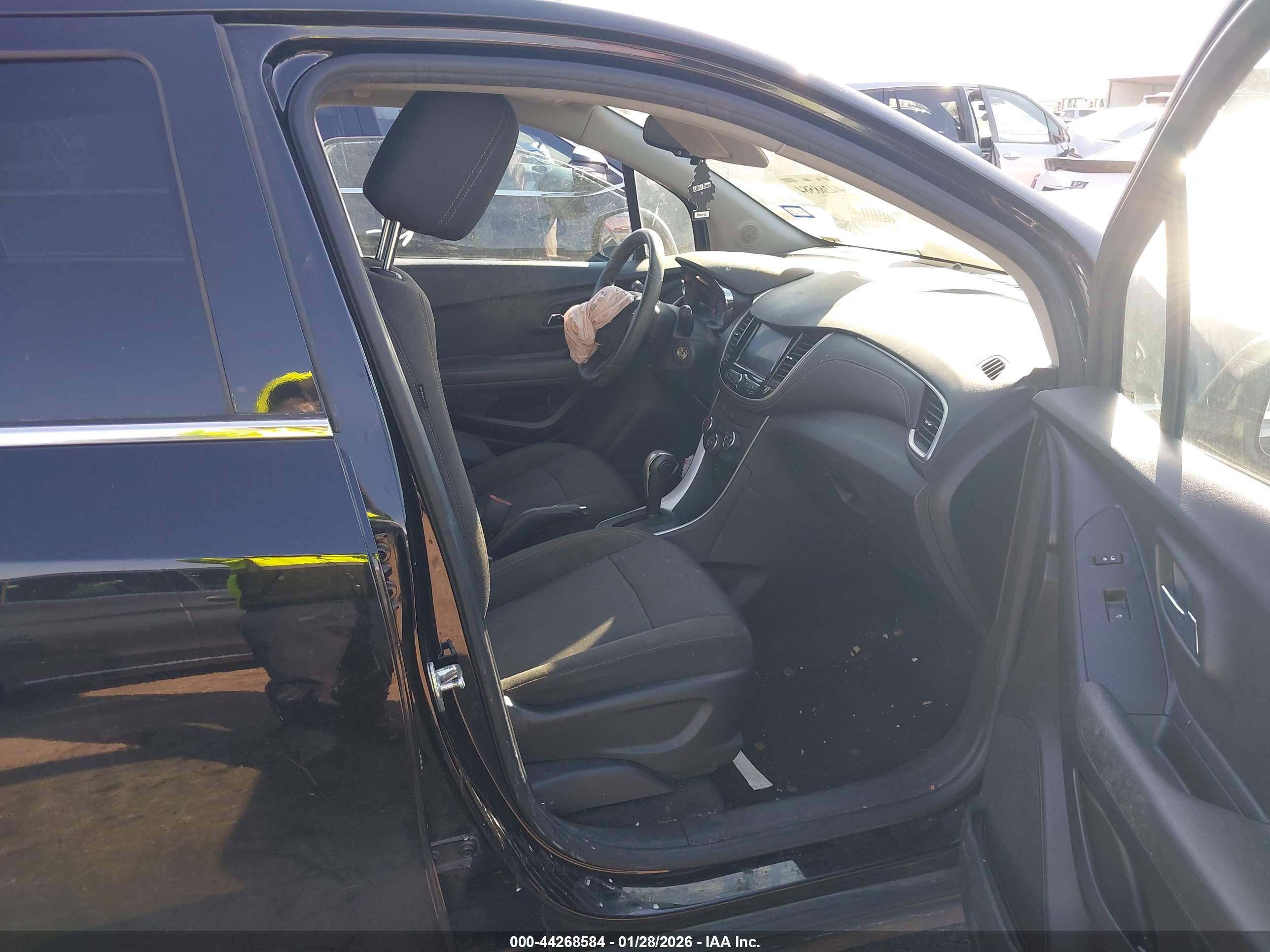 CHEVROLET TRAX image 5