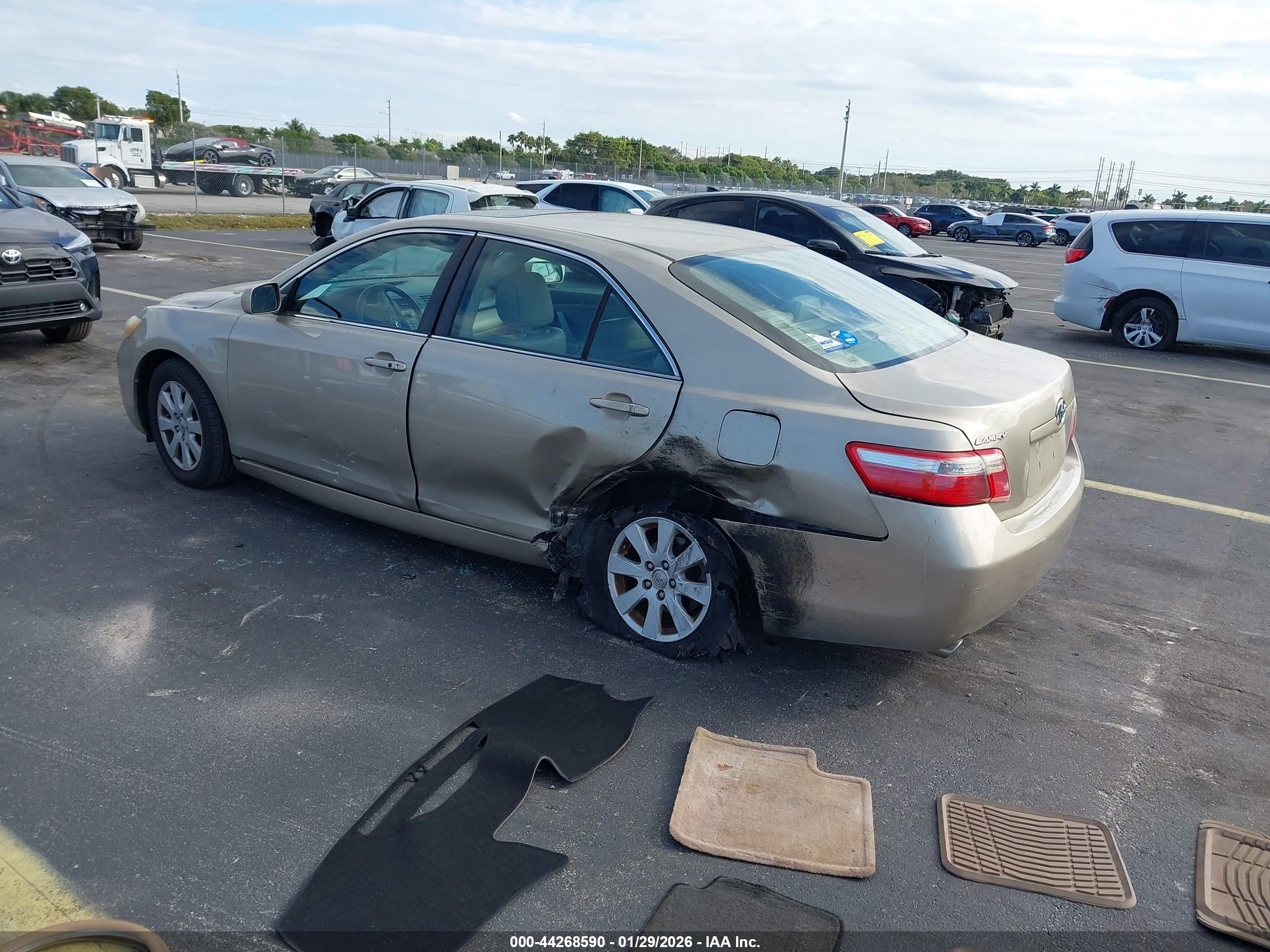 TOYOTA CAMRY image 3